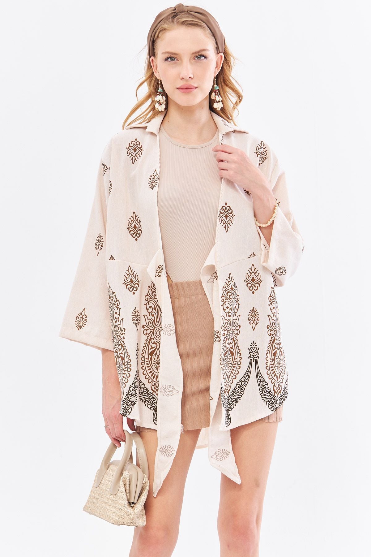 Women with light brown patterned linen-looking skirt with aqueous front front kimono shirt ARM-24Y001092