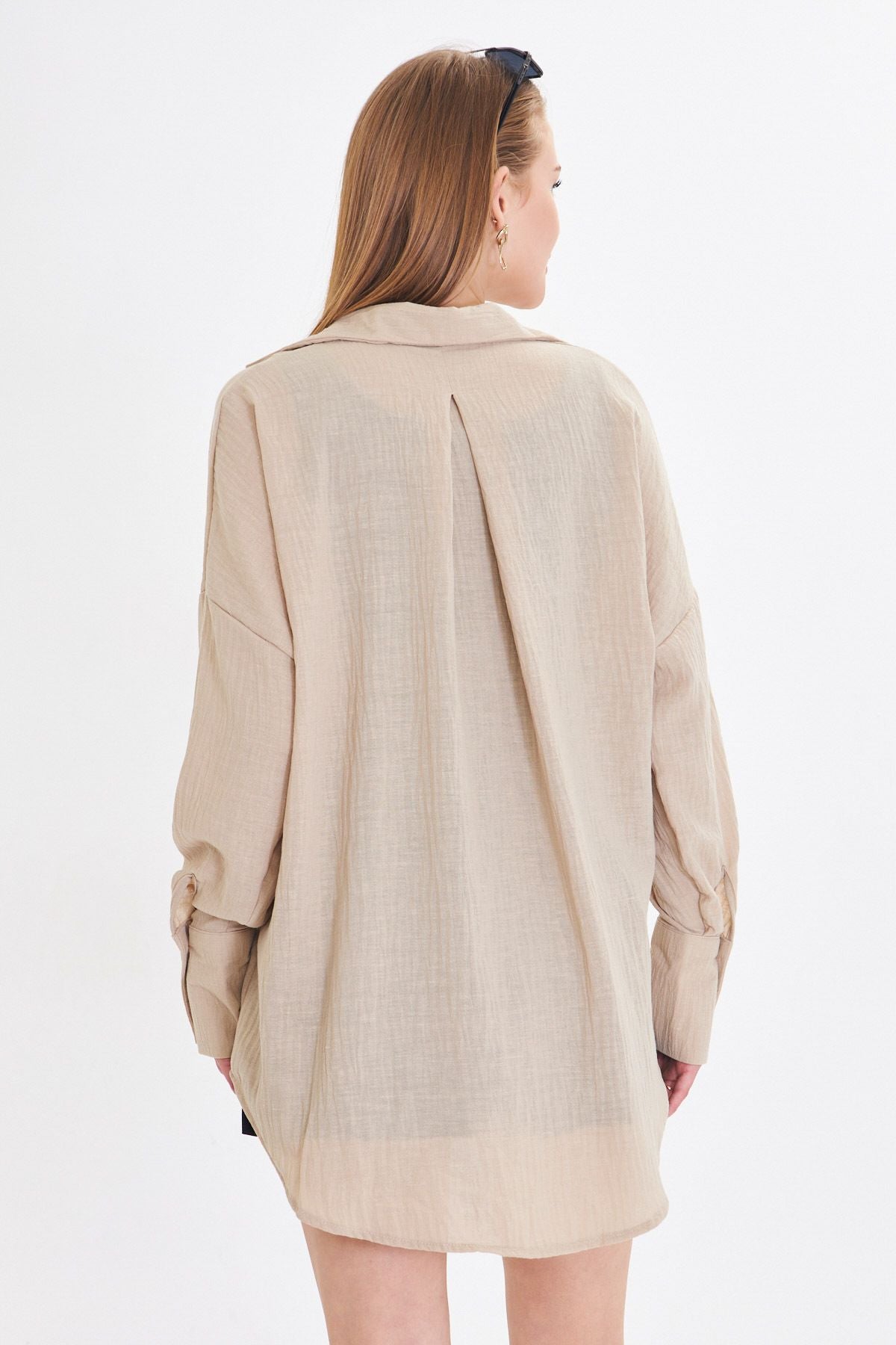 Woman Light Beige Oversize Fined Linen-looking large cuff shirt ARM-24K001001