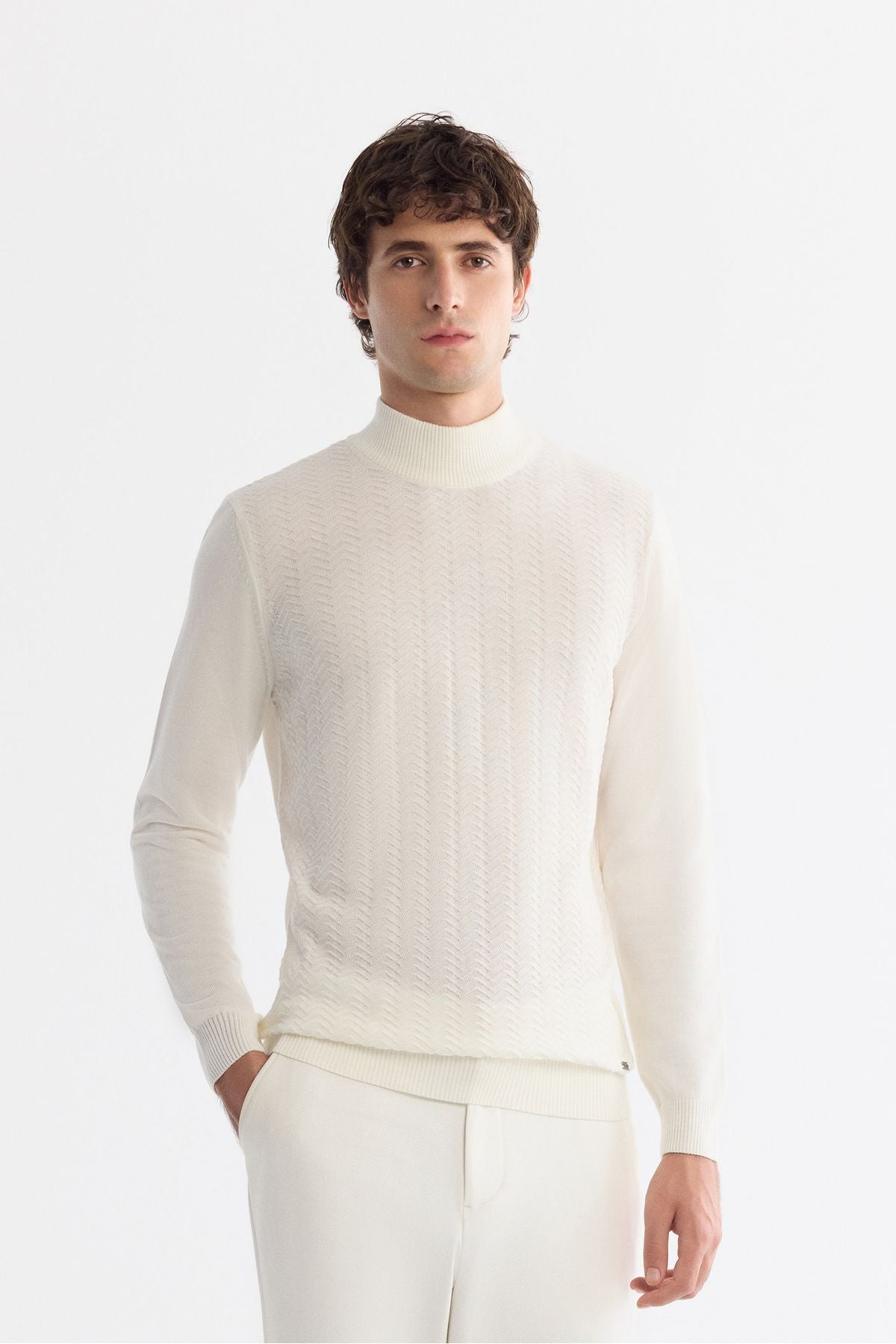 Men's white half fisherman collar textured knitwear sweater E005108