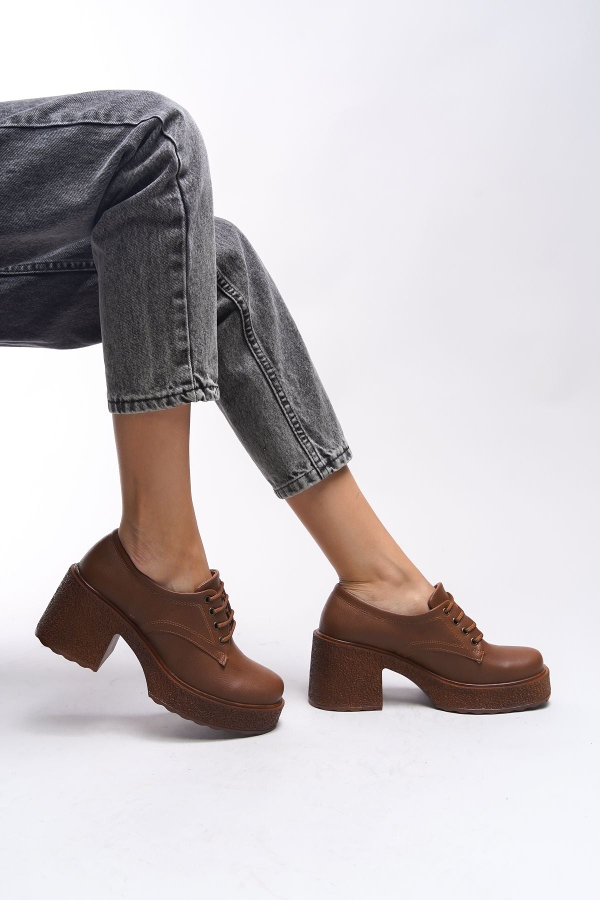 Thimdrarn Women Heels Lace Loafer 00121540 textured taba skin