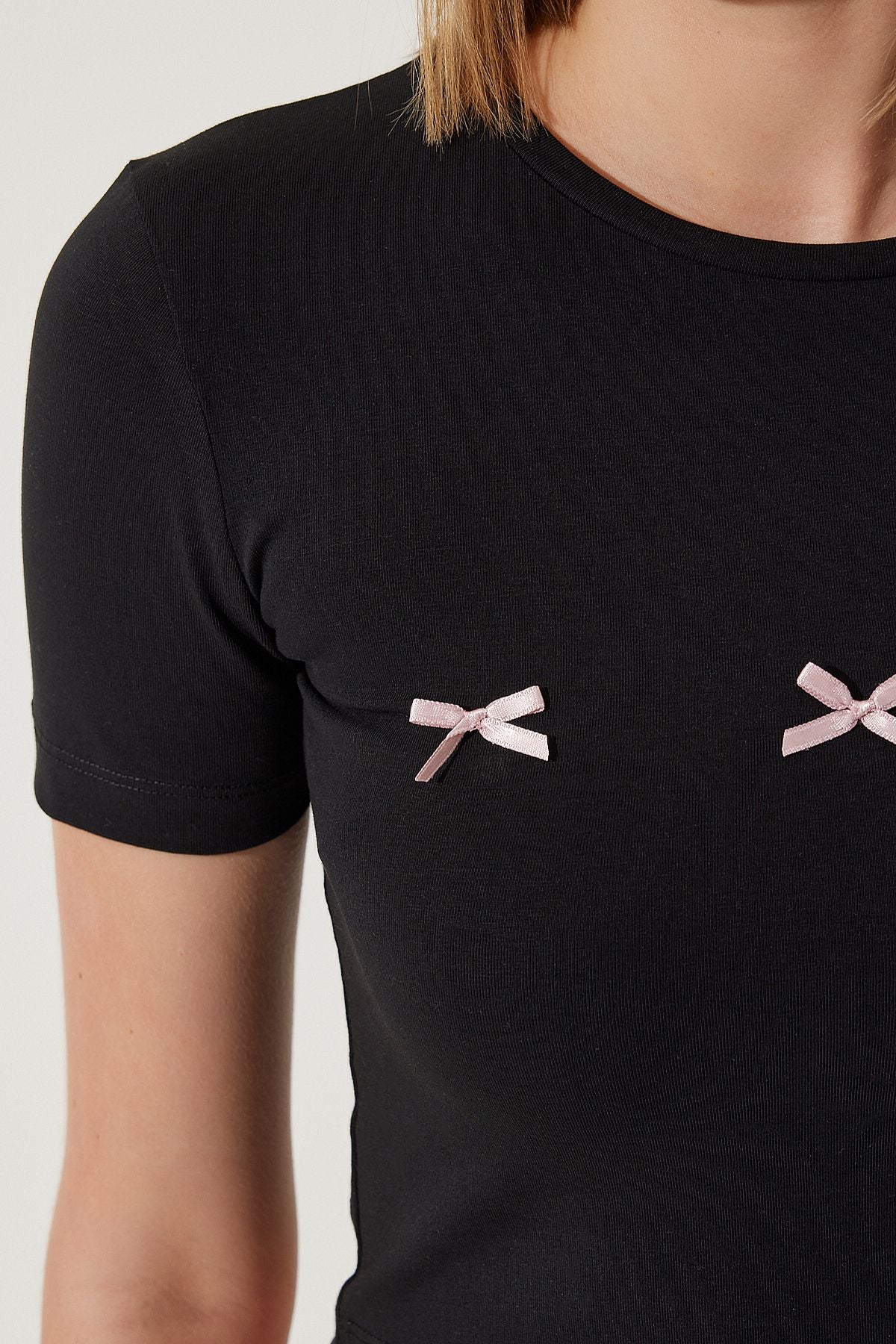 Female Black Bow Detail Crop T-Shirt MC00279