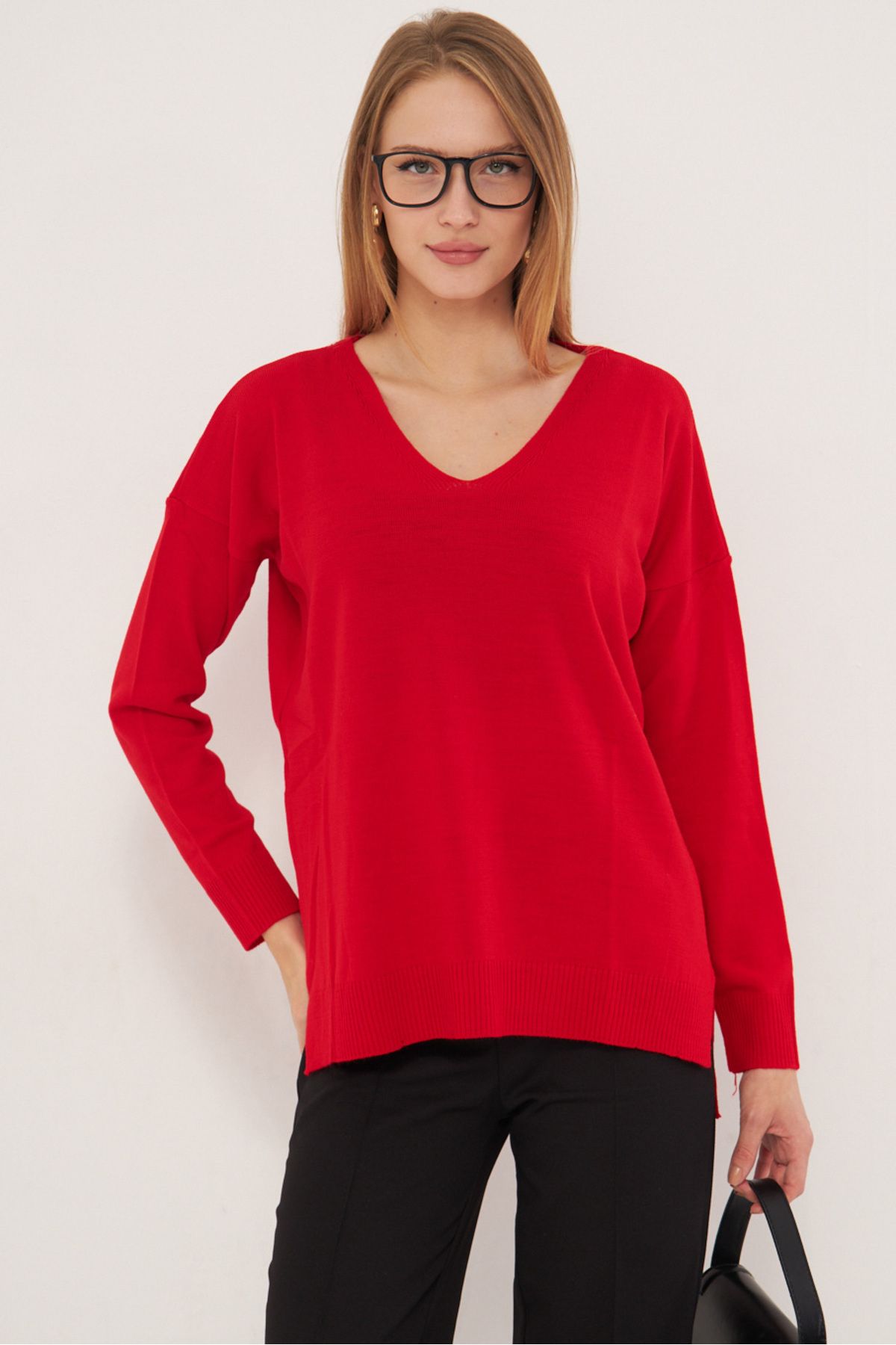 Woman Red V-Yaka front short back long knitwear sweater ARM-22Y012013