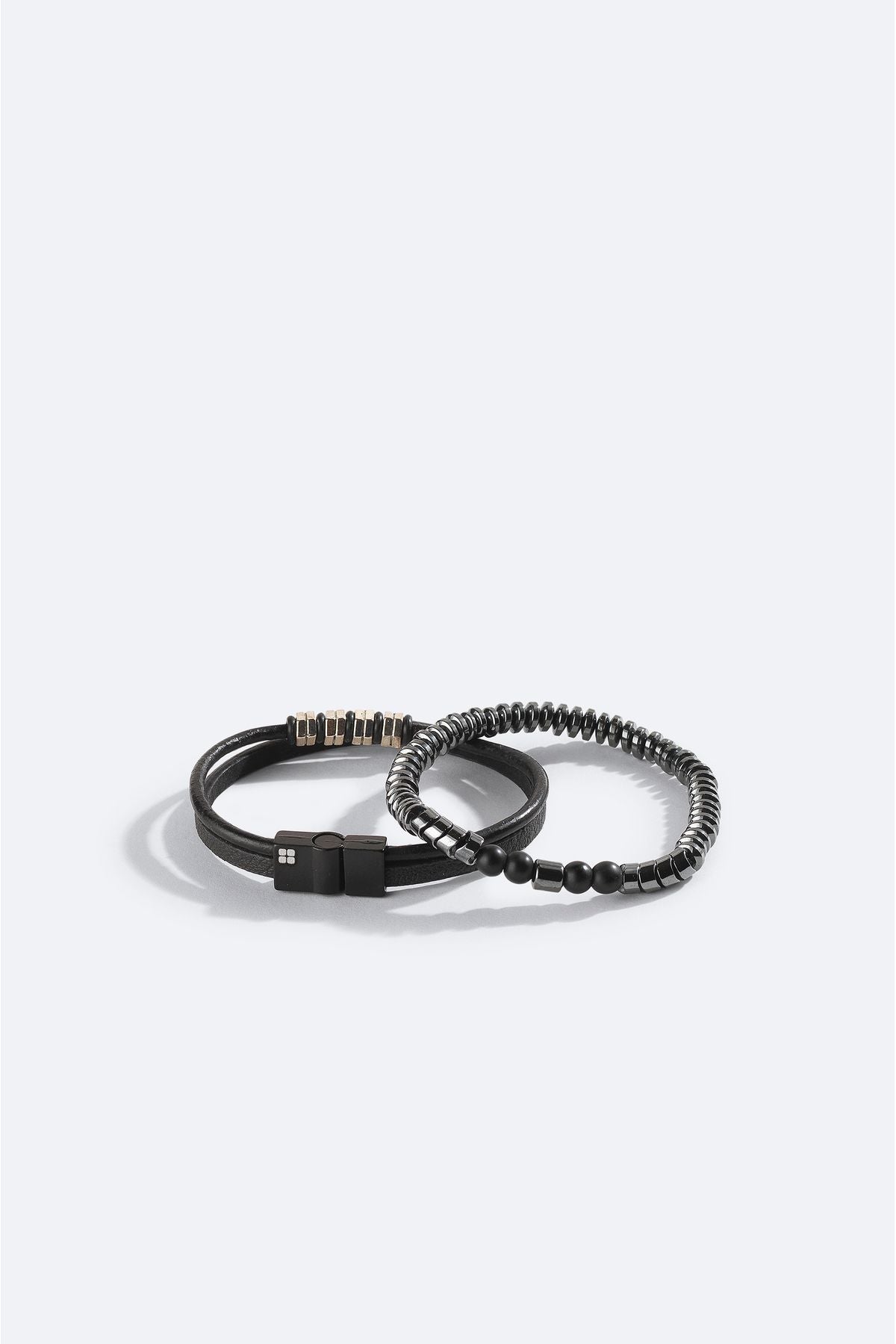 Men's Black Leather Ceyt and Hematşt Stone Bracelet A42y9621