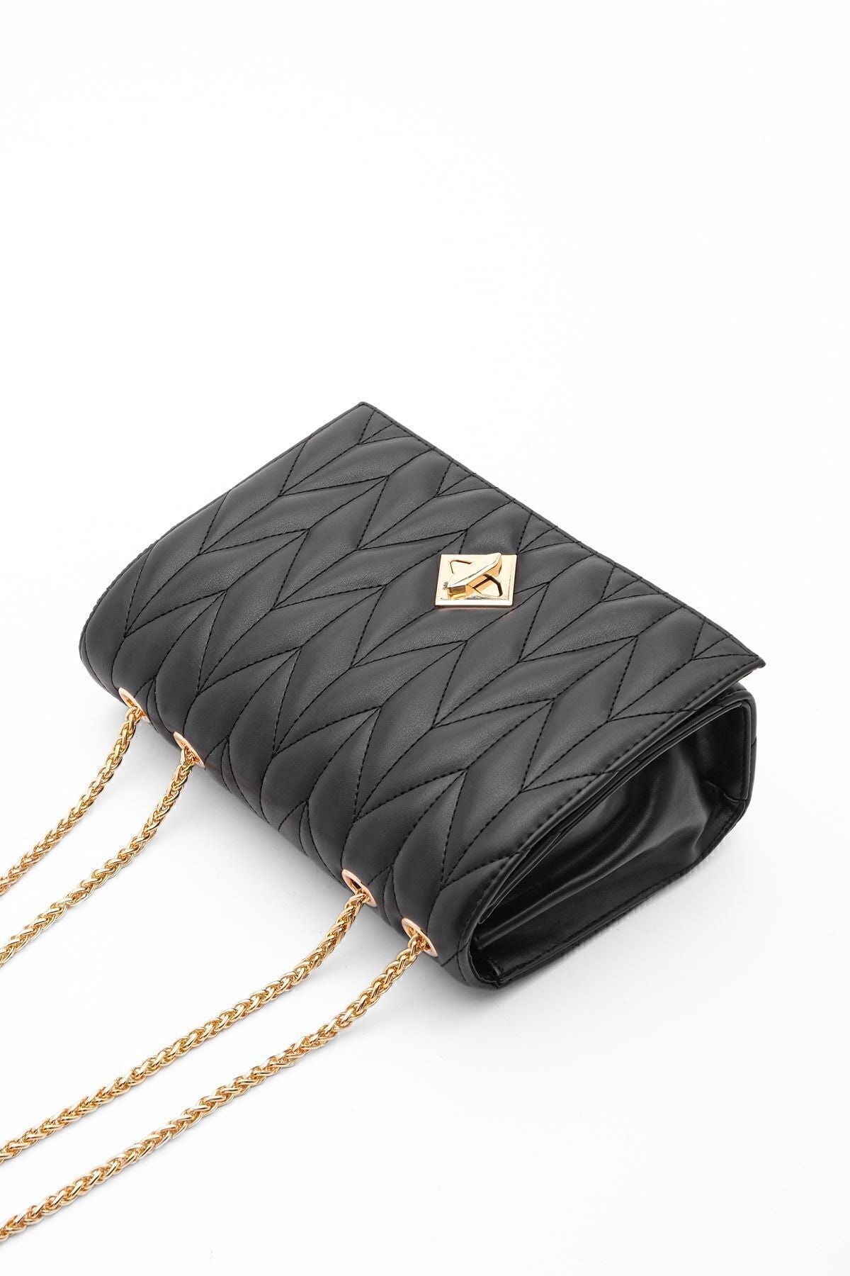 Woman gold -colored chain shoulder bag Delbin black