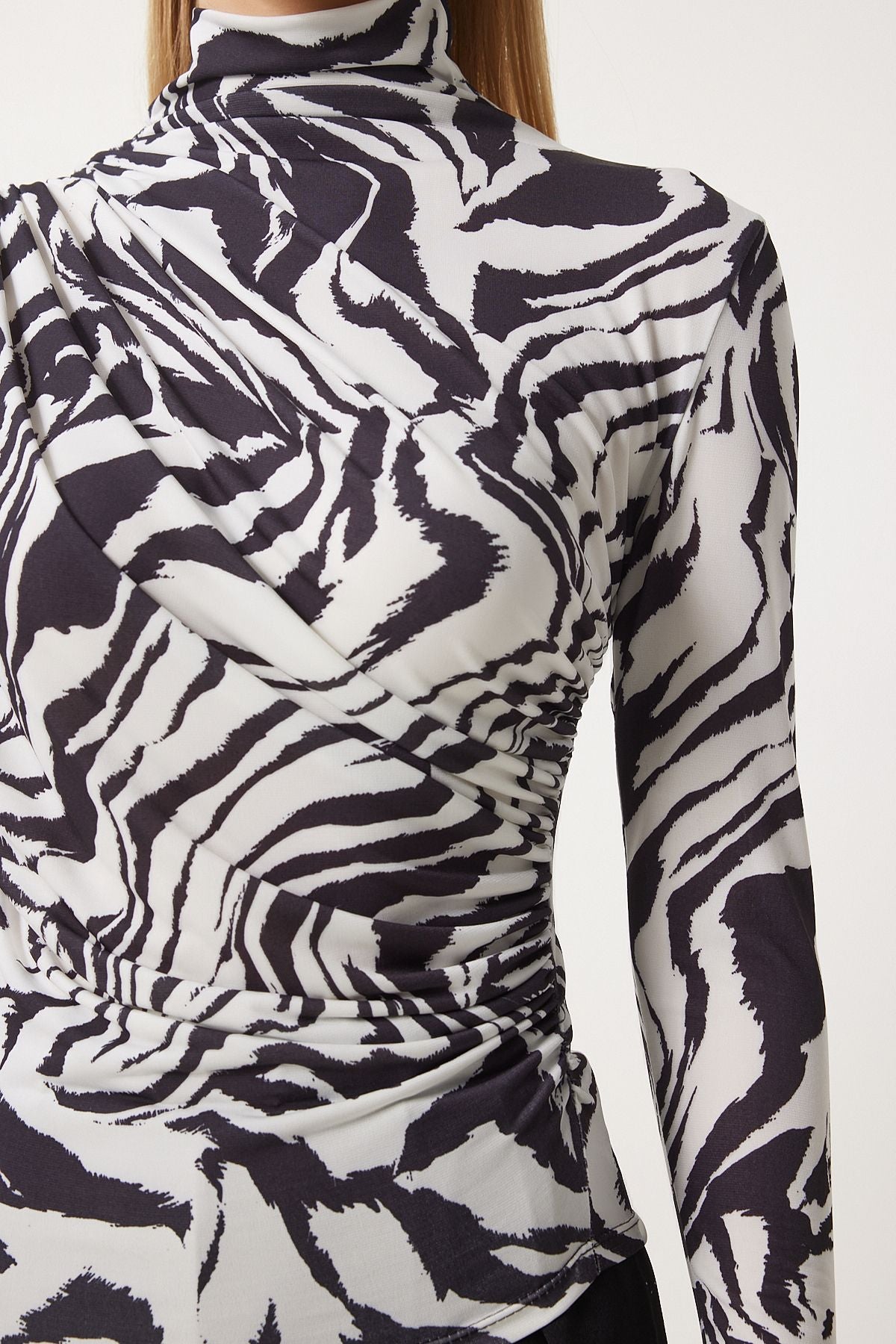 Female black and white shirring detailed upright collar sandy blouse FF00135
