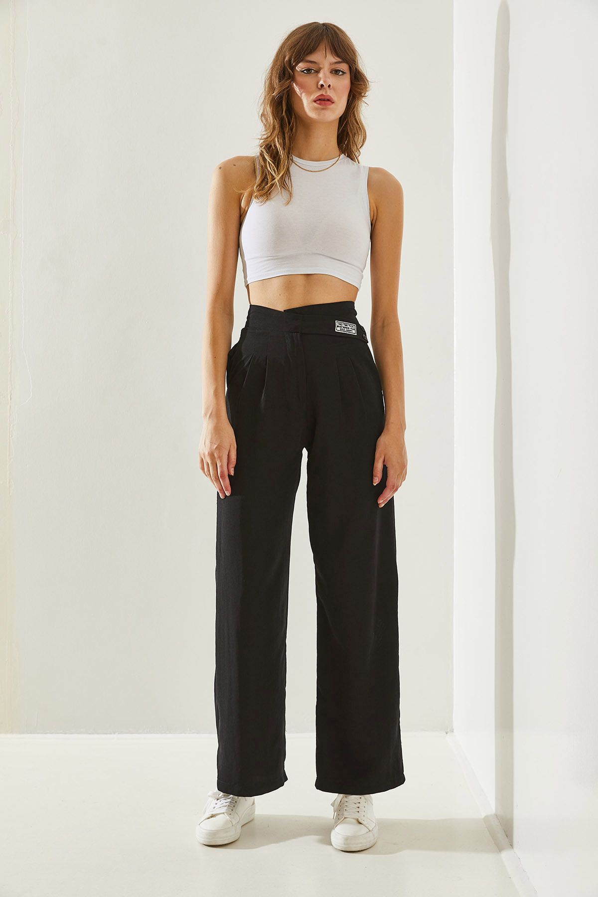Female asymmetric belt hook pants 60251178