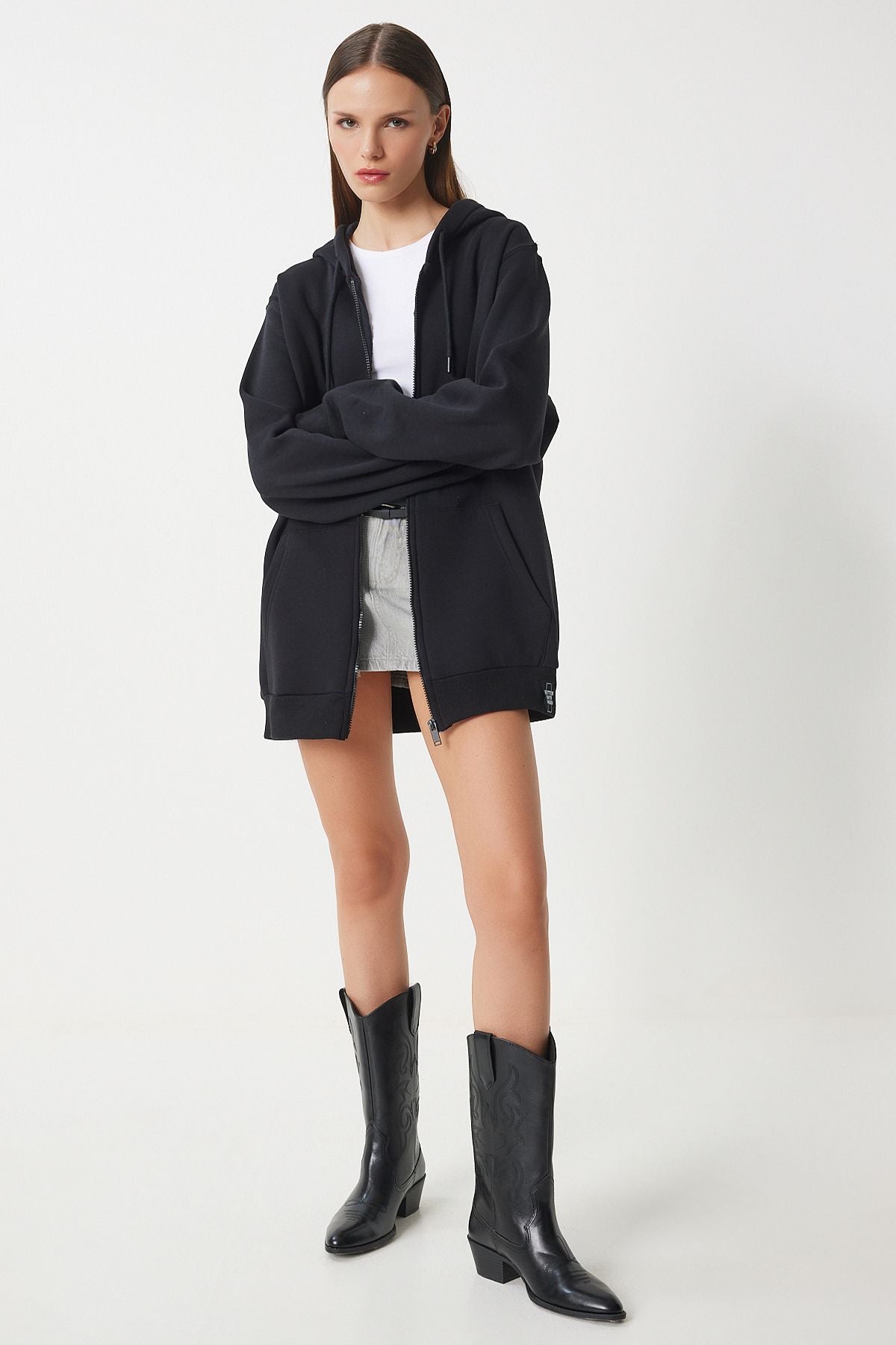 Female black hooded route zipper with a lighter vn00015