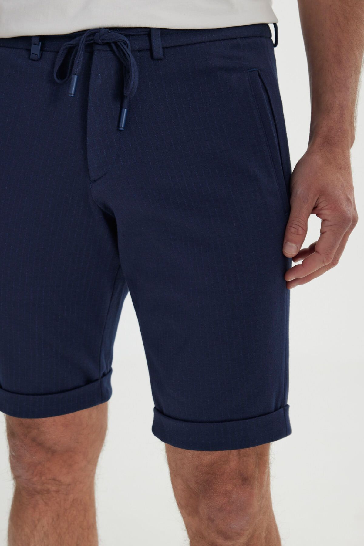 Men's navy blue cotton slim fit narrow cutting waist tied -up side pocket striped shorts