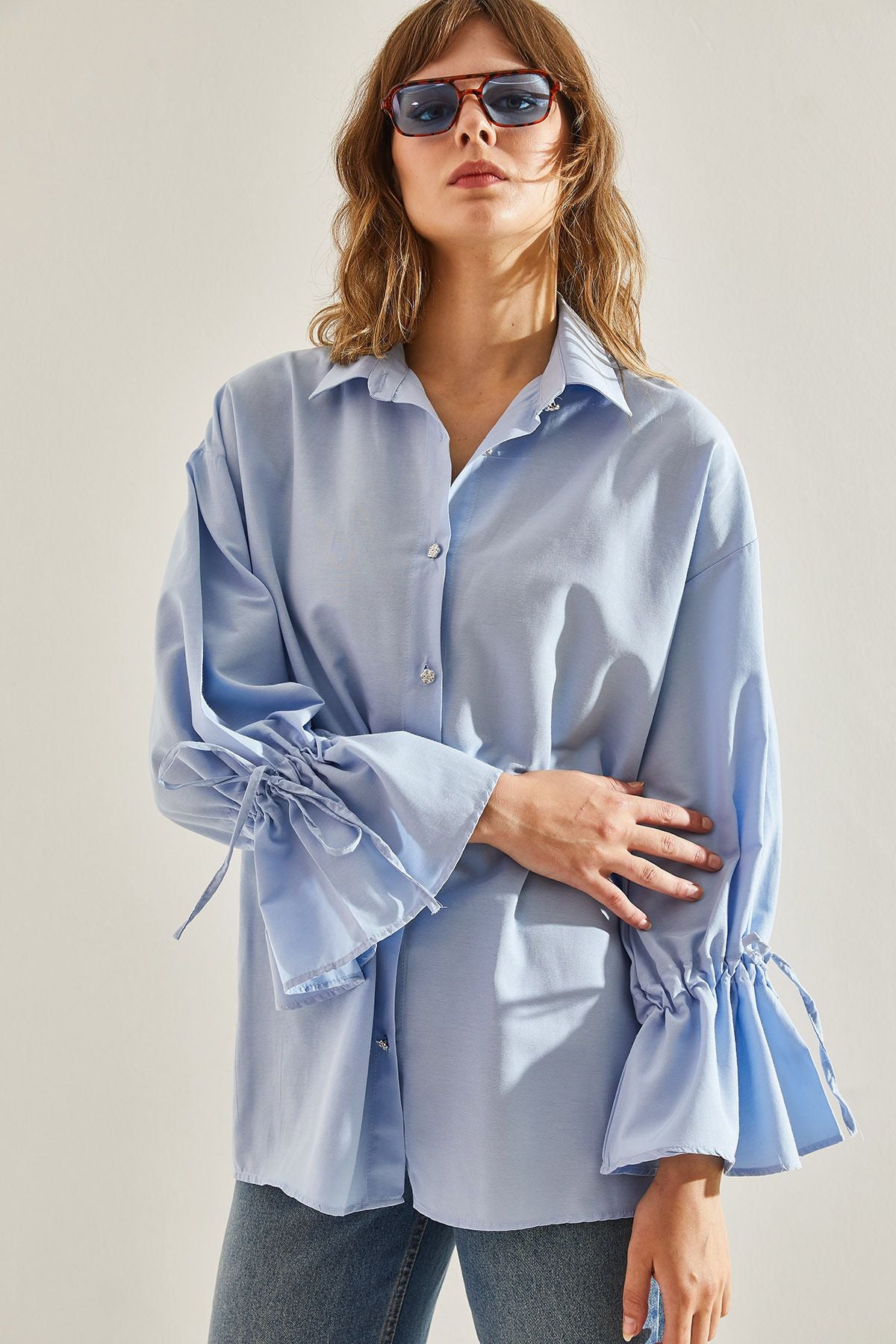 Behind the woman Pilise Pilise Detailed Stone Button Arm Shirred Shirt 60251128