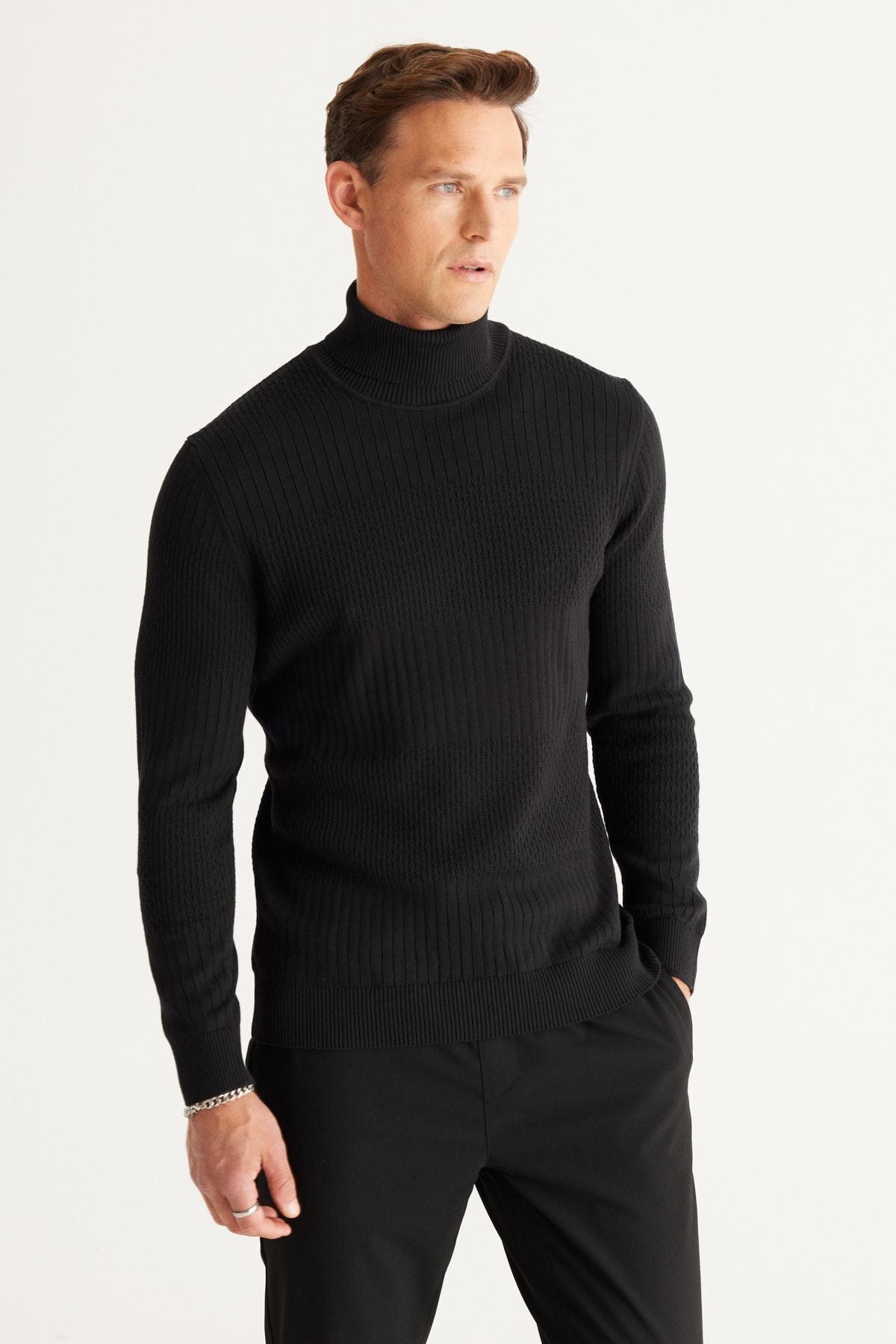 Men's Black Standard Fit Normal Class