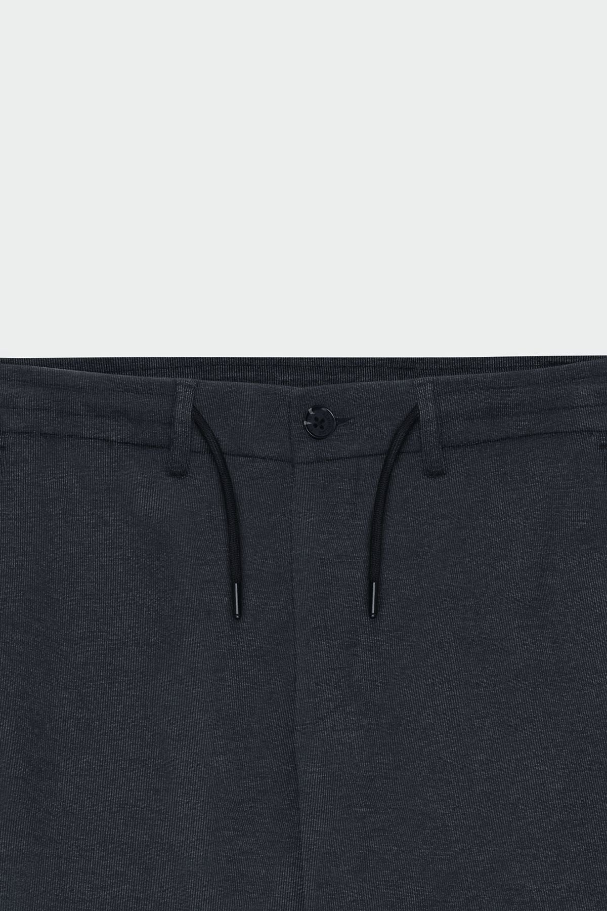 Men's black slim fit narrow cutting side pocket with waist tied jogger pants