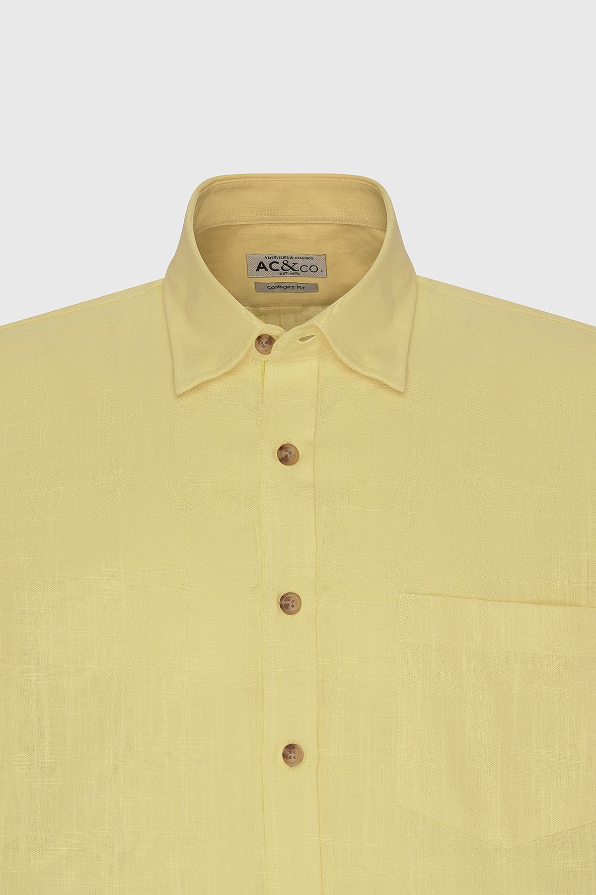 Men's light yellow comfort fit comfortable cut buttoned collar linen looking 100 %cotton short sleeve shirt