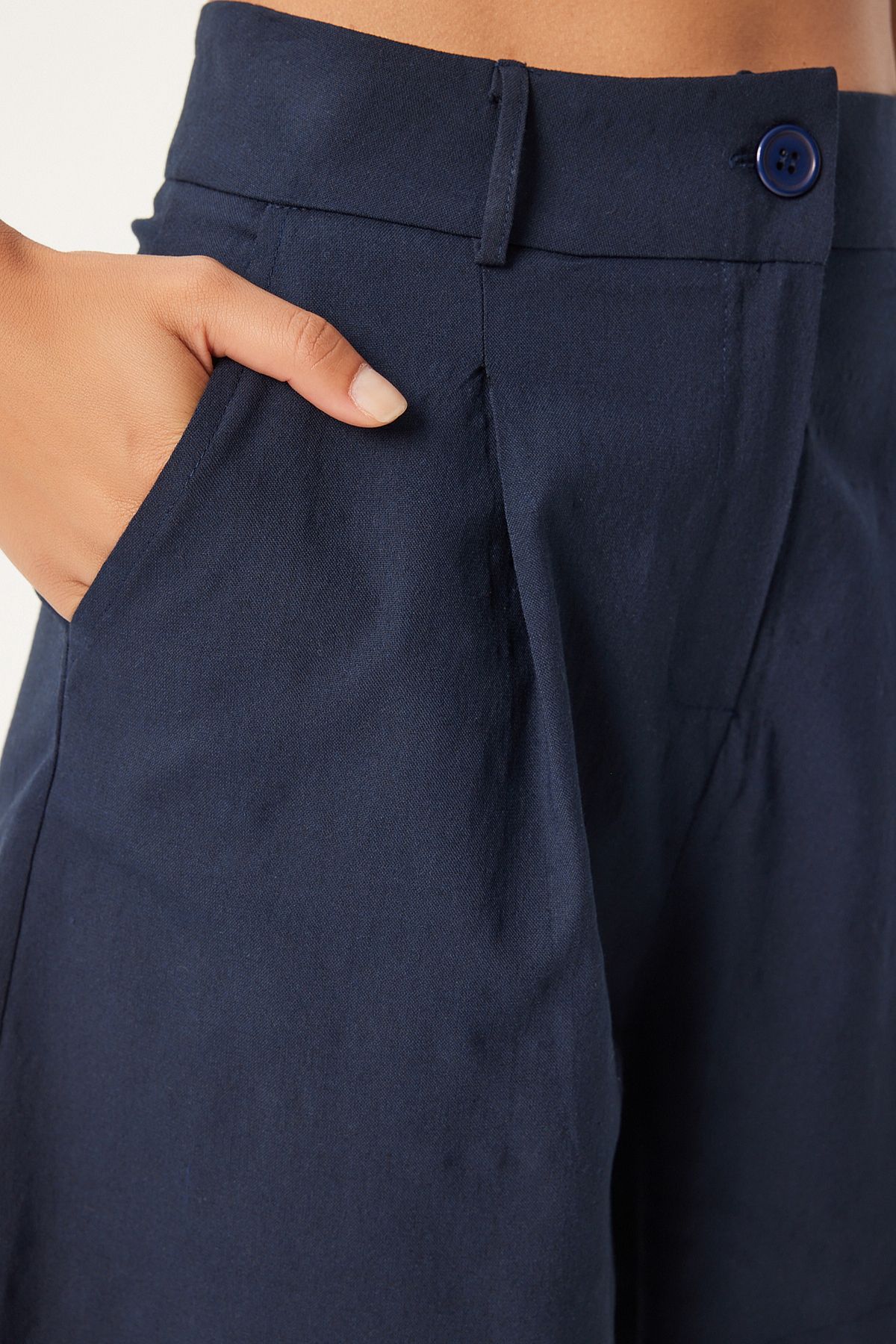 Female navy blue pleated viscose shorts to00146