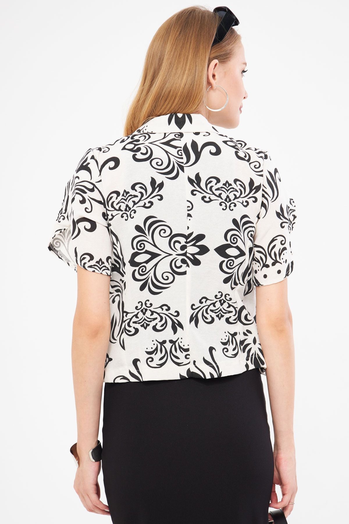 Female black linen-looking patterned arm slit and short sleeve jacket ARM-24Y001095