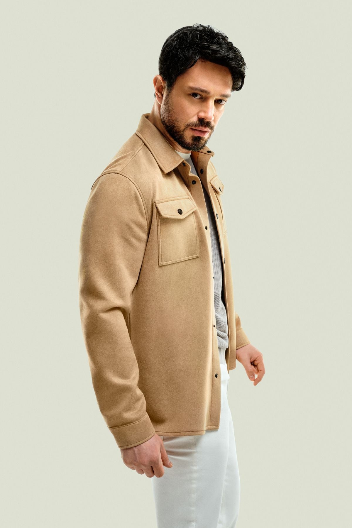 Men's light beige suede -looking front with molder pocket shirt shirt A41y6010