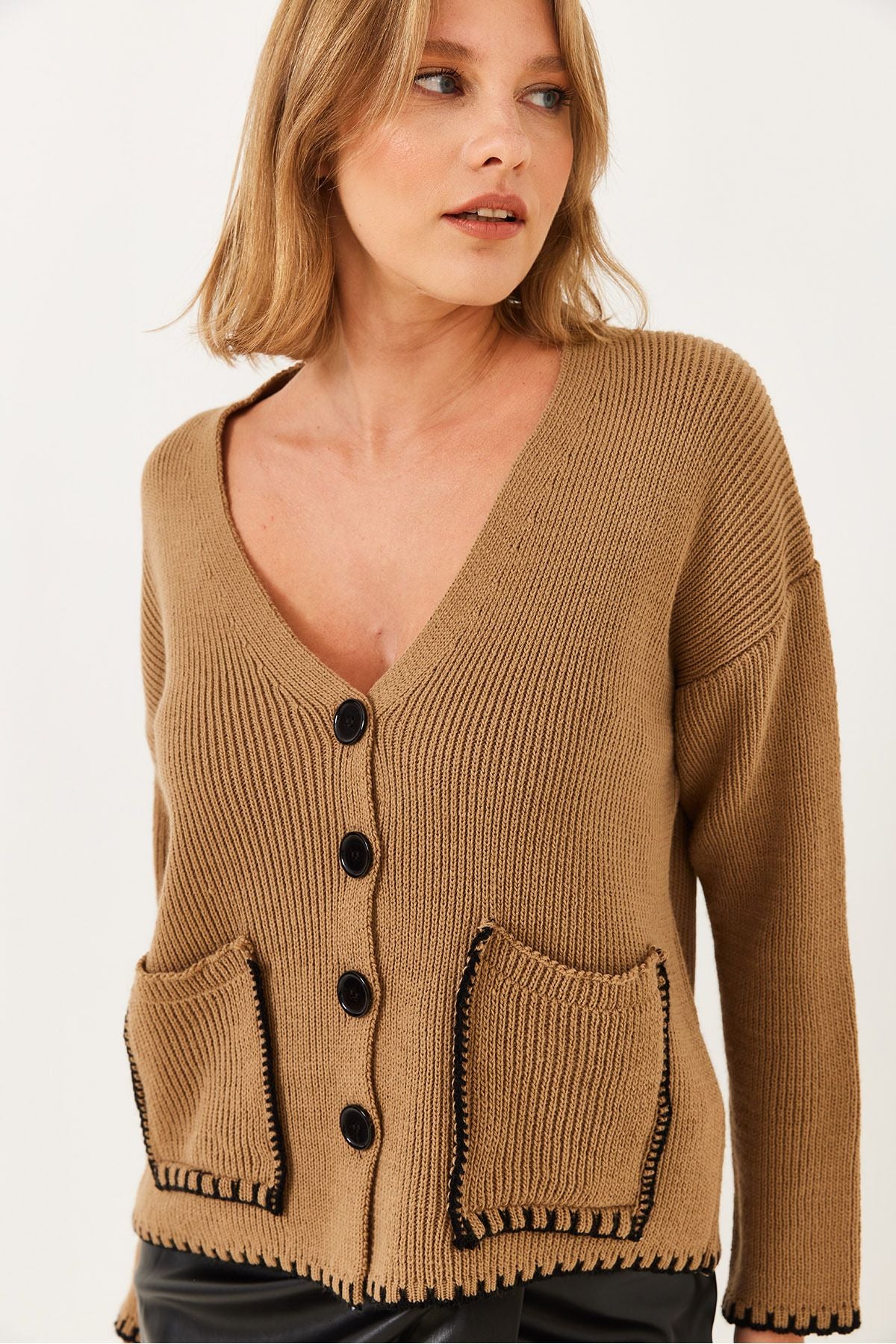 Women's shepherd sewing detailed large pocket with four button long sleeve knitwear cardigan 20246227