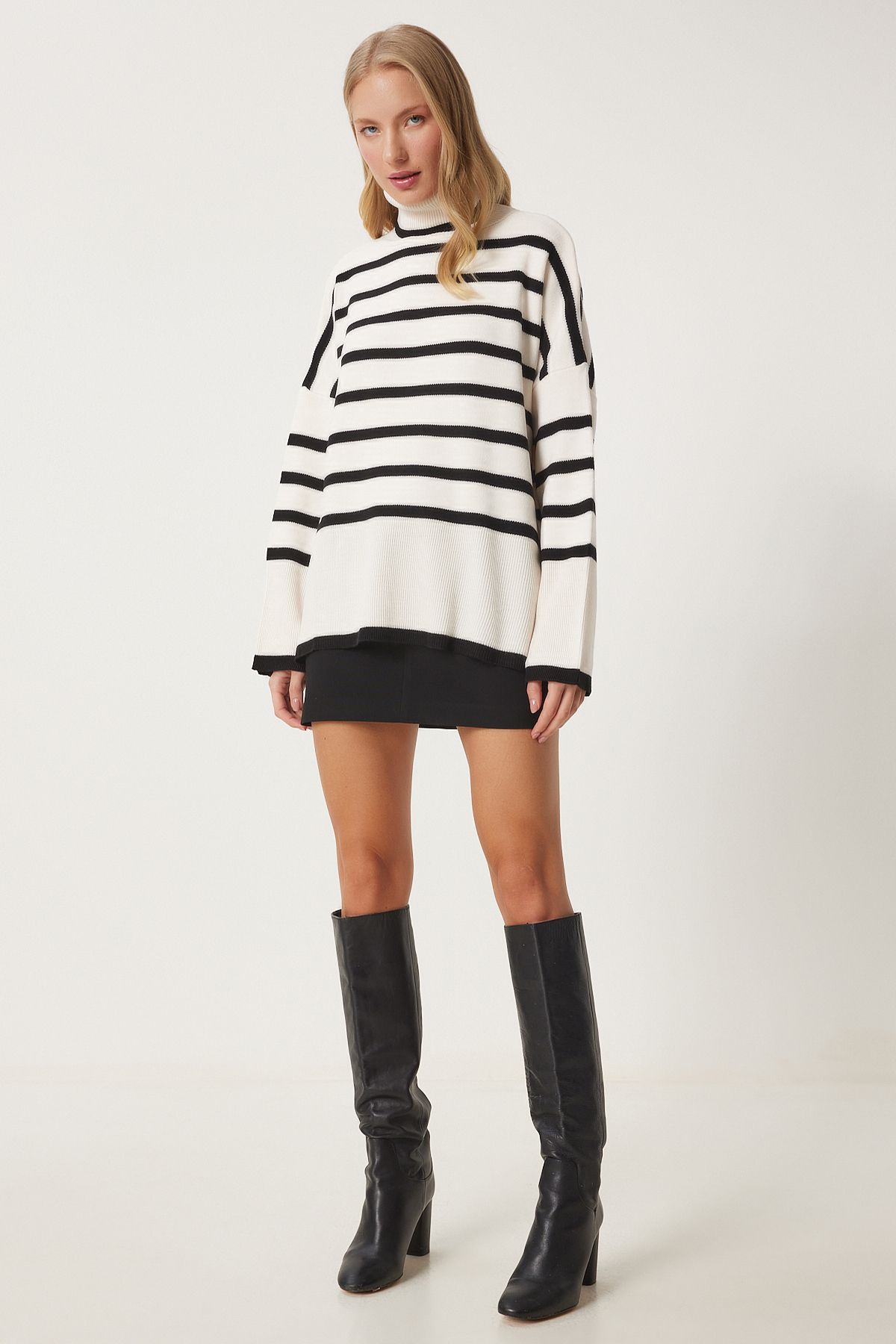 Woman Ecru black striped oversize knitwear sweater BV00122