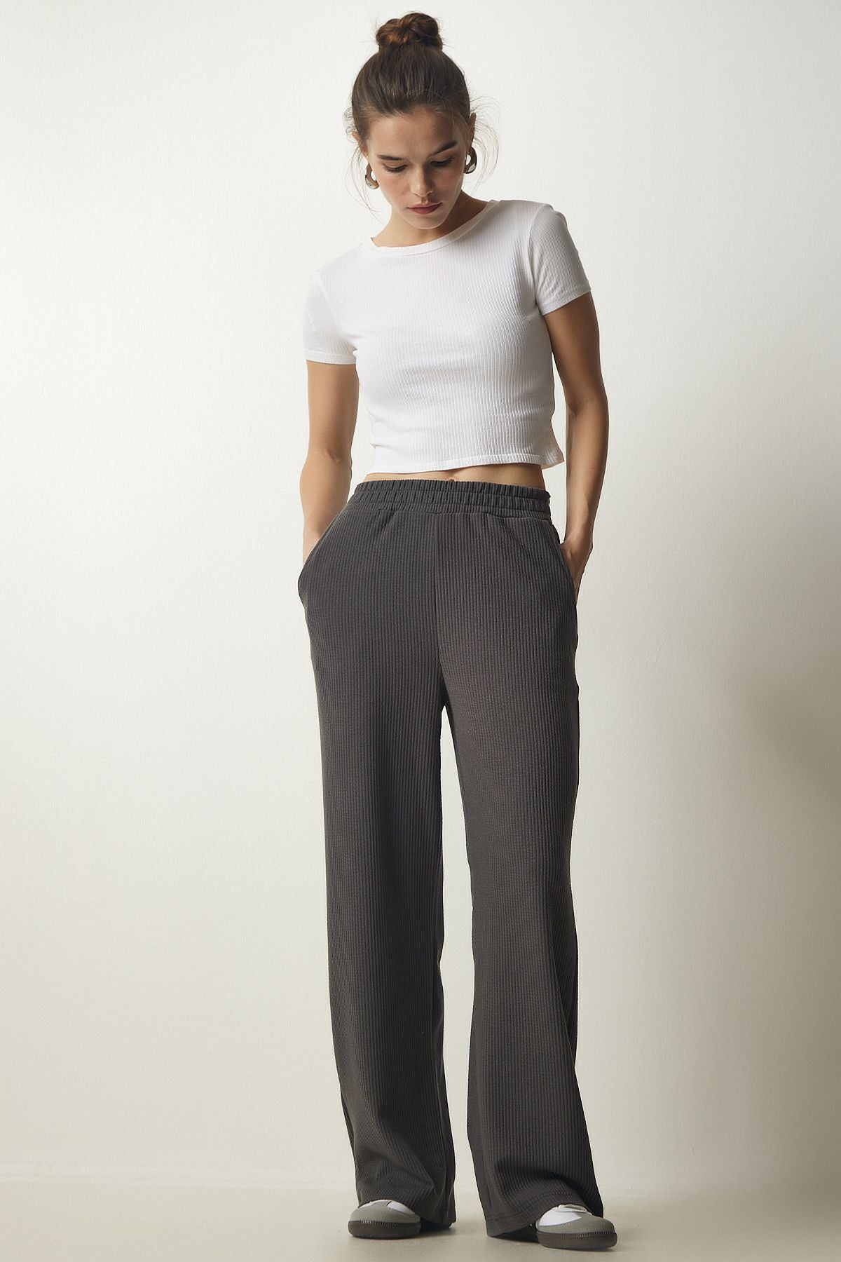 Woman Smoked Conspuent Knitting Pants EW00005
