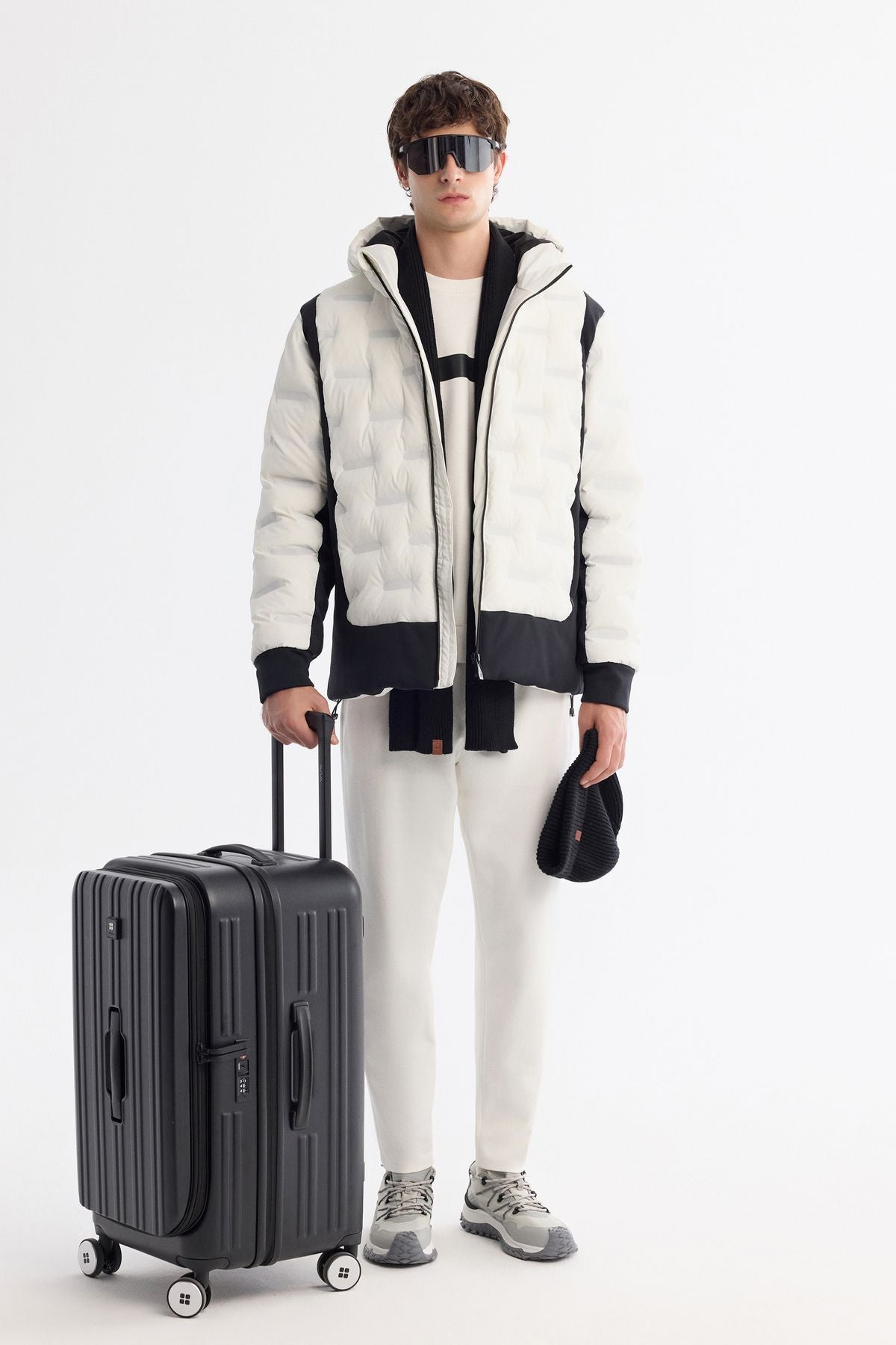 Men's white hooded water repulsive windproof swelling coat A42y6105