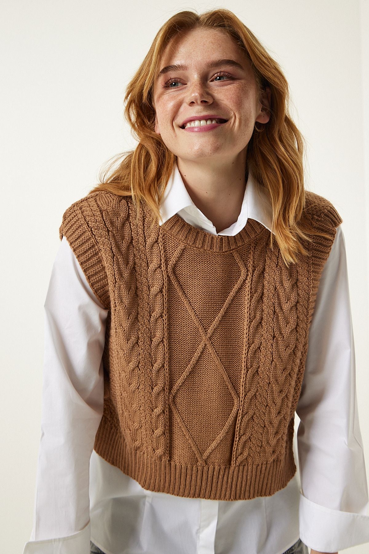 Female biscuit motif connected Crop knitwear sweater MW00131