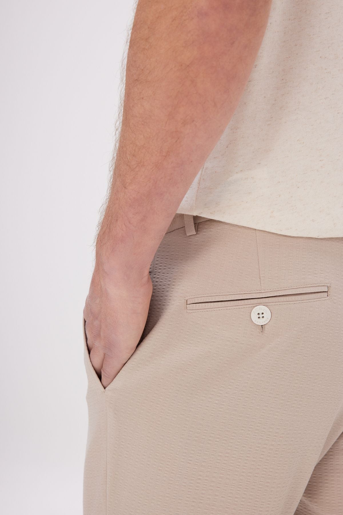 Men's Beige Slim Fit Narrow Cutting Waist Tied Side Pocket Wafer Patterned Pants