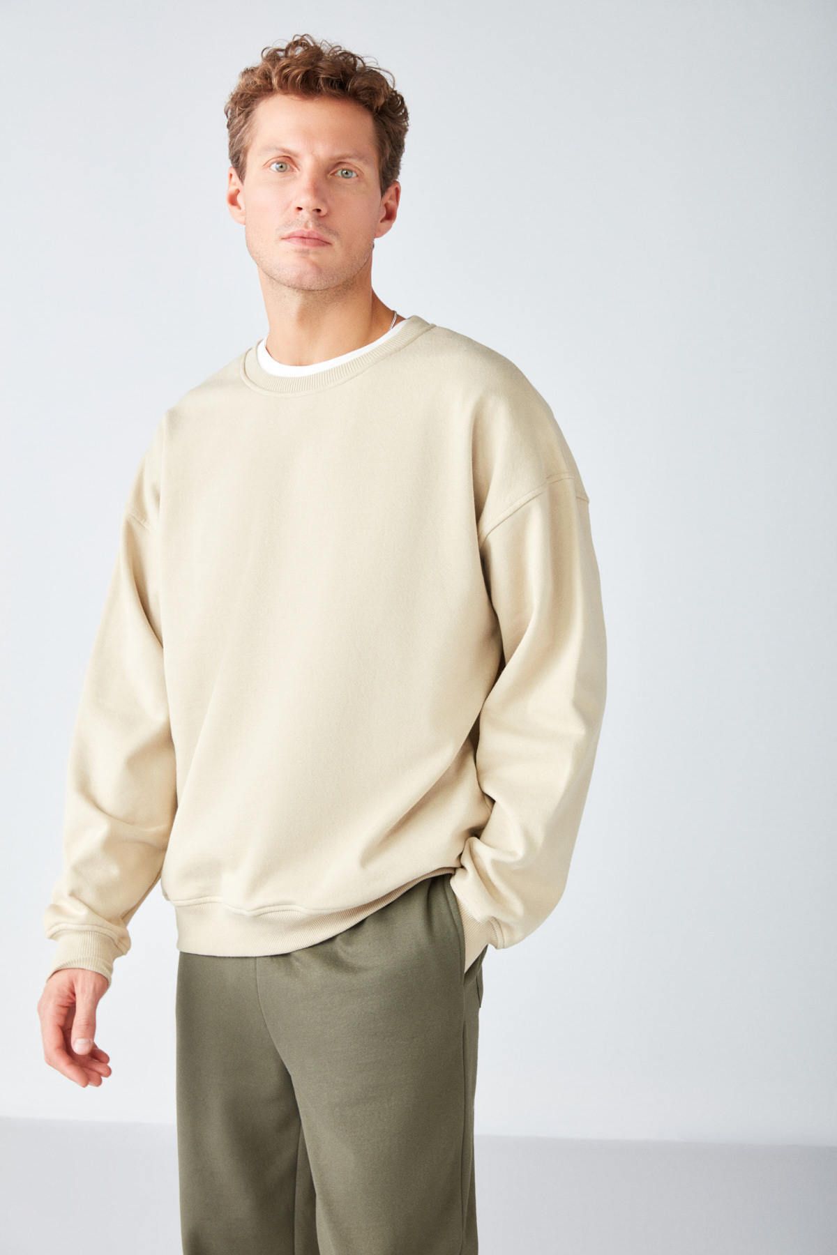 Stephan Men's soft fabric with overwhelm fit round collar beige sweatshirt