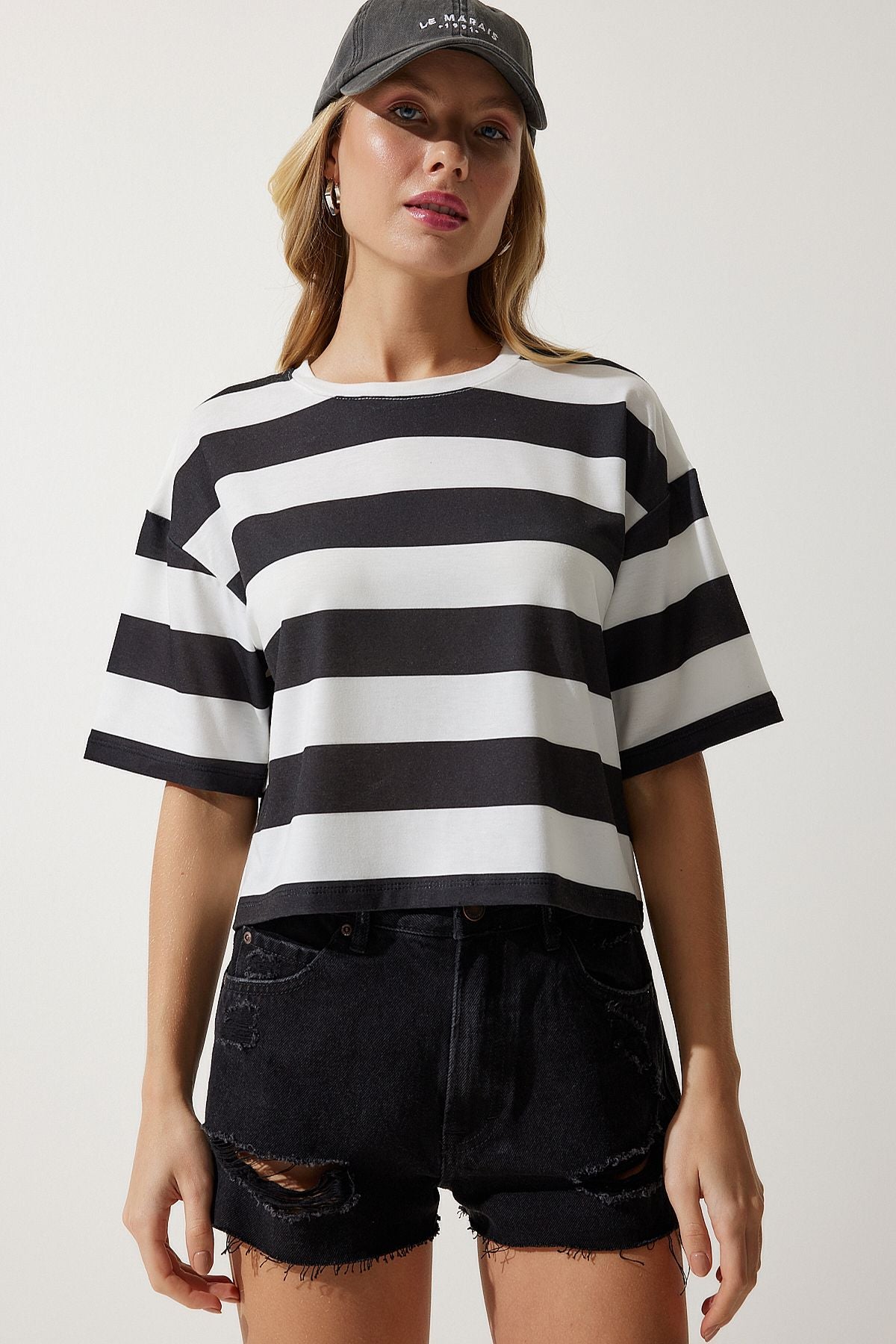 Woman White Black Bicycle Collar Striped Crop Knitting T-shirt HF00452