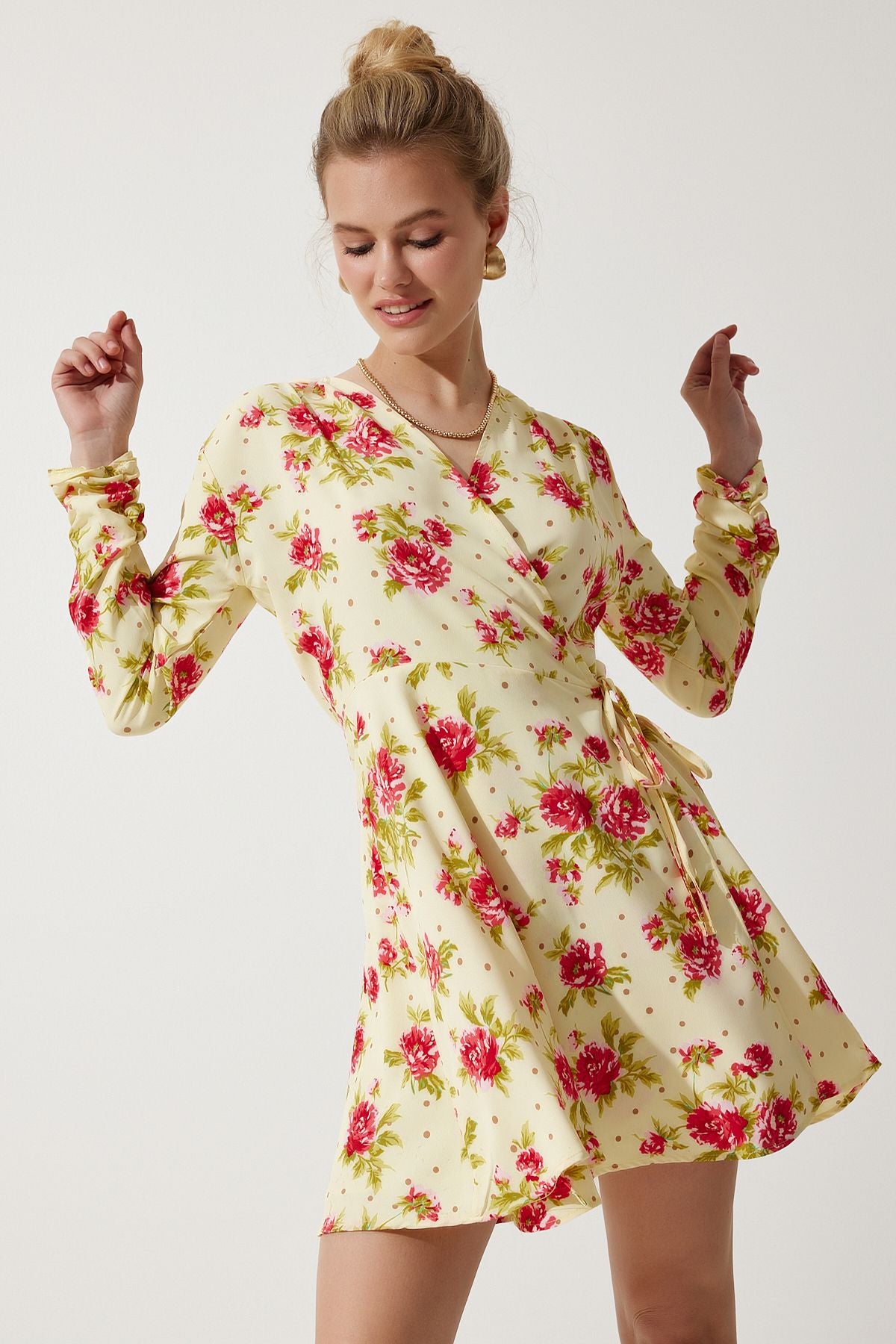 Woman Yellow Flower Mini Anvelop Chiffon Dress UB00274