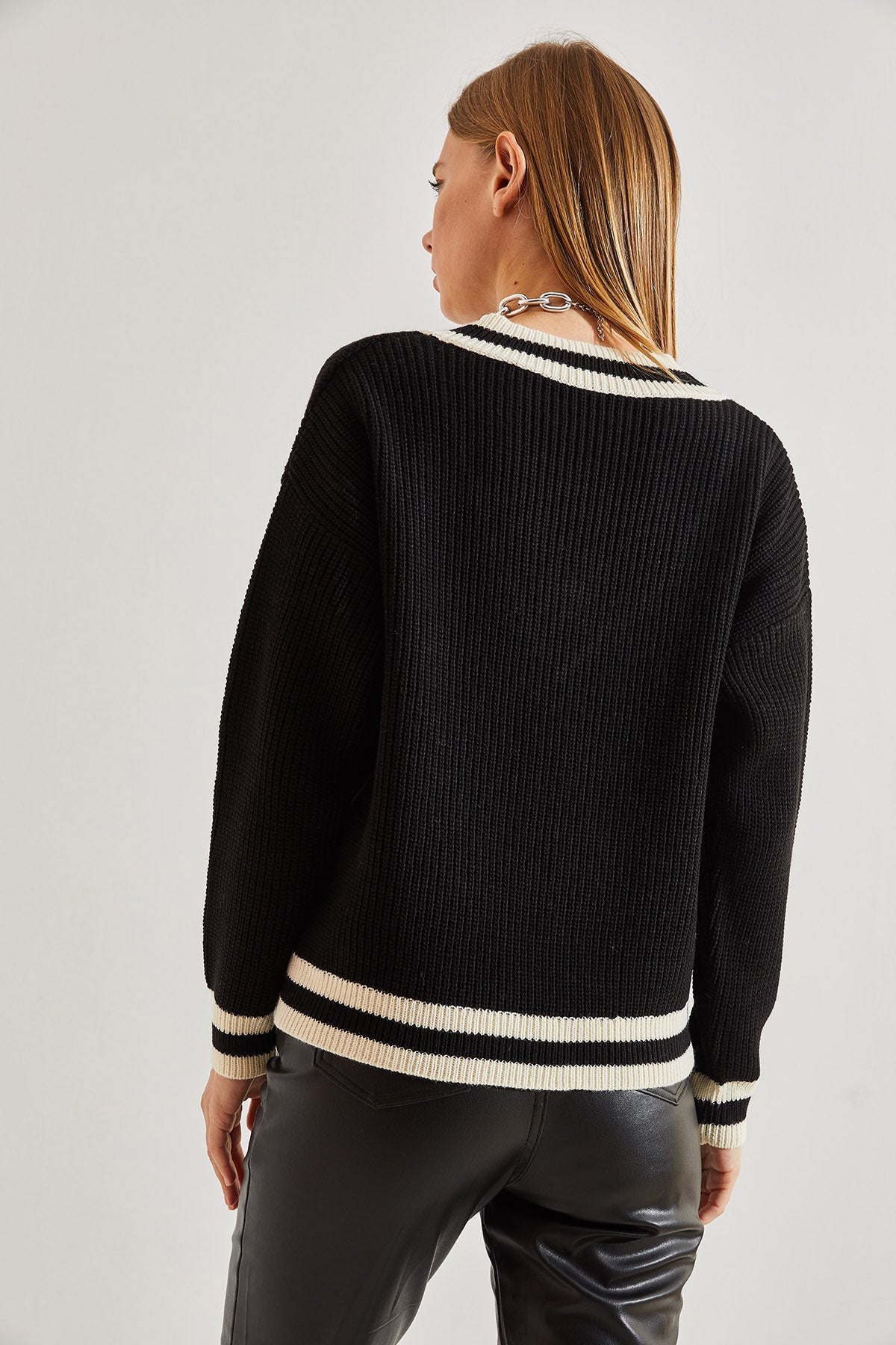 Women's V-Neck Striped Knitwear Sweater 20234225