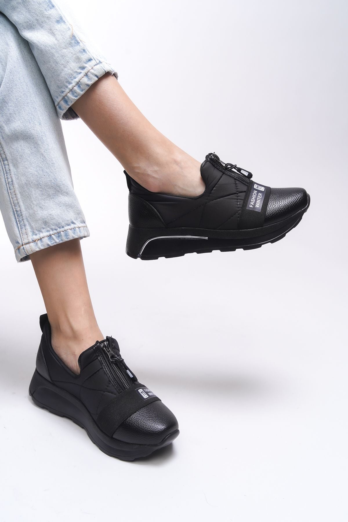 Vicrathla Female Sneaker 00121701 Black Black