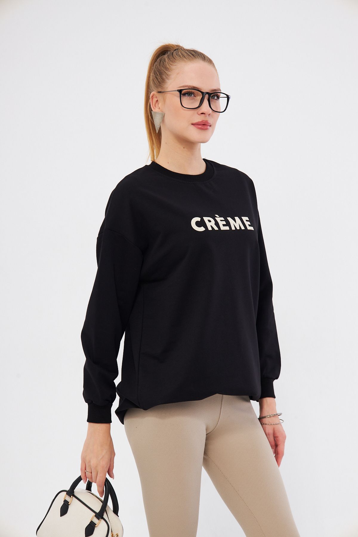 Written in front of the collar collar written Tunic Sweatshirt ARM-25K001029