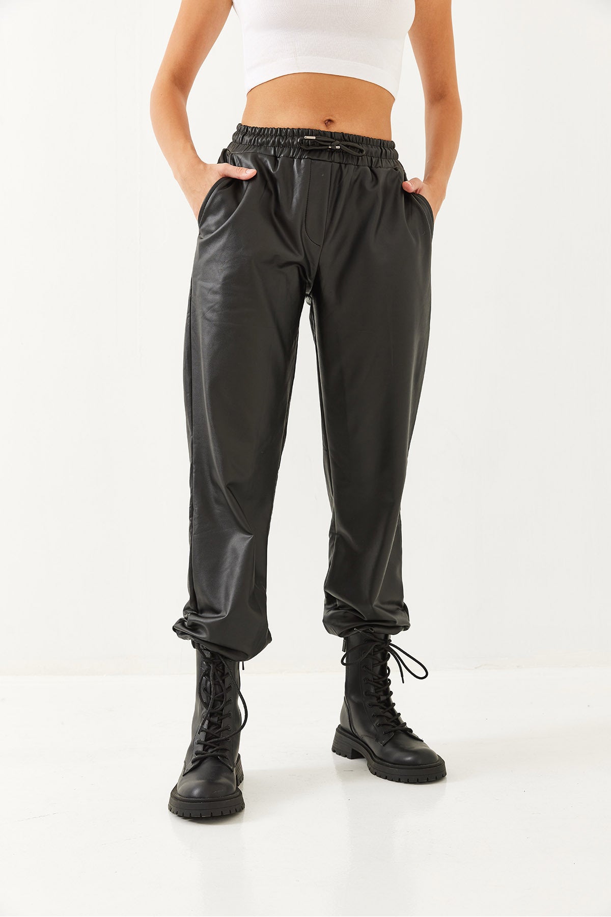 Women's Waist and Leg Elastic Leather Trousers 40201018