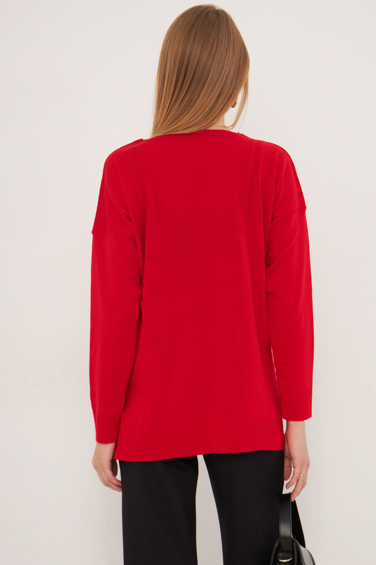 Woman Red V-Yaka front short back long knitwear sweater ARM-22Y012013