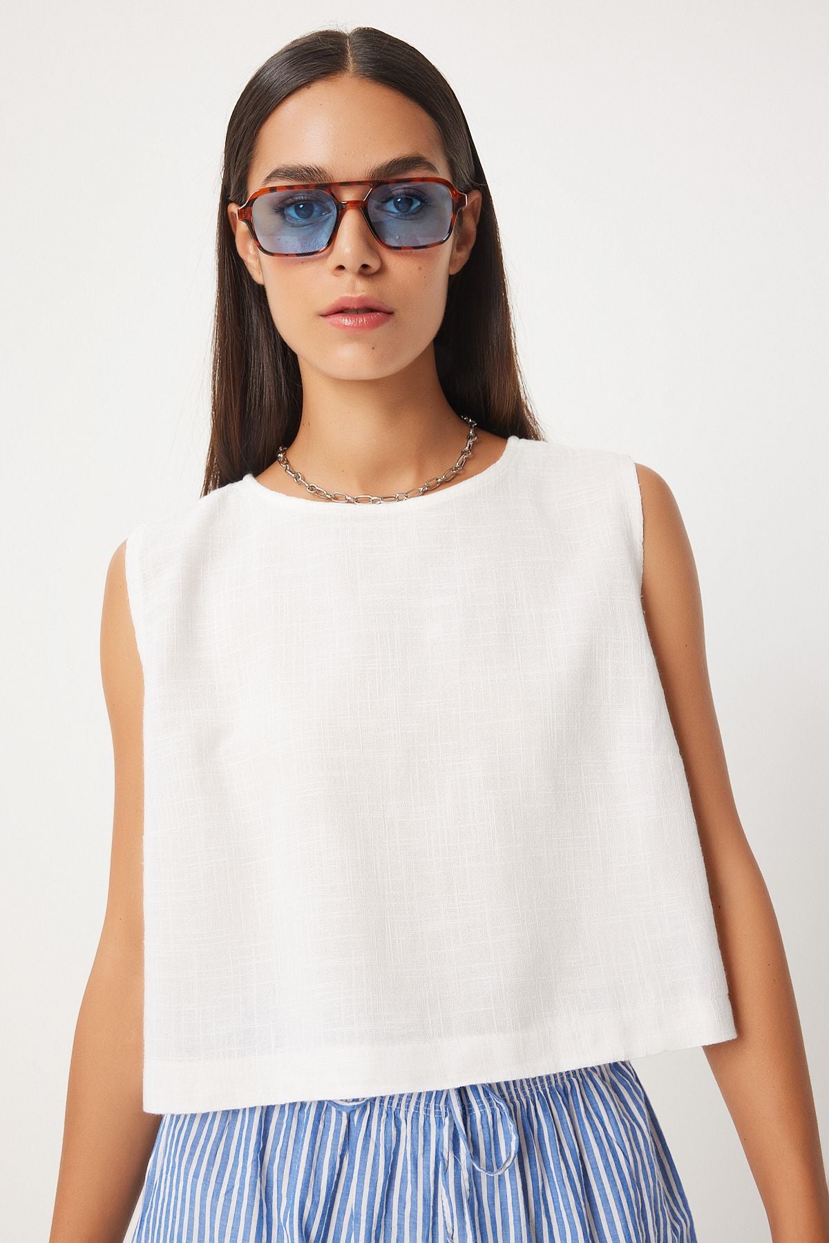 Woman White Sleeveless Linen Blouse GP00008