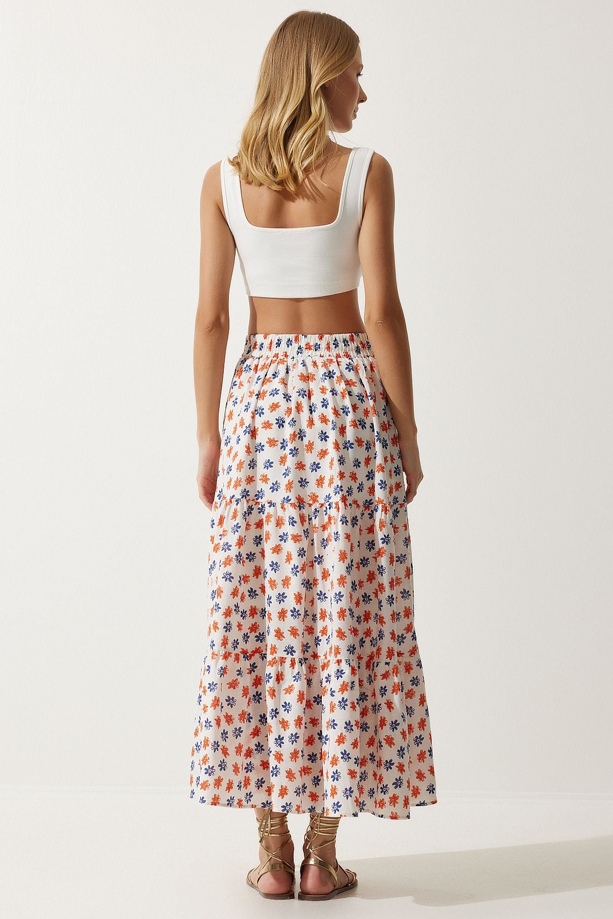 Female ecru oranj floral patterned flywheel