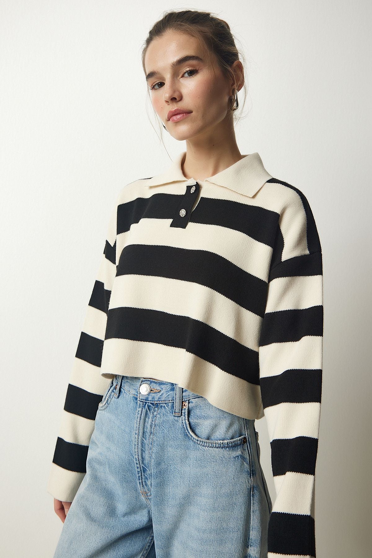 Women's Cream Black Stylish button collar striped crop knitwear sweater BV00115