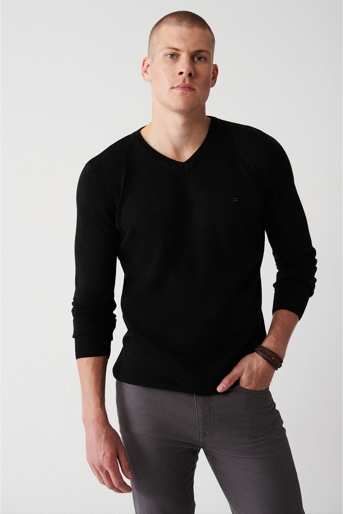 Men's black knitwear sweater v -neck regular non -hairy fit e005003