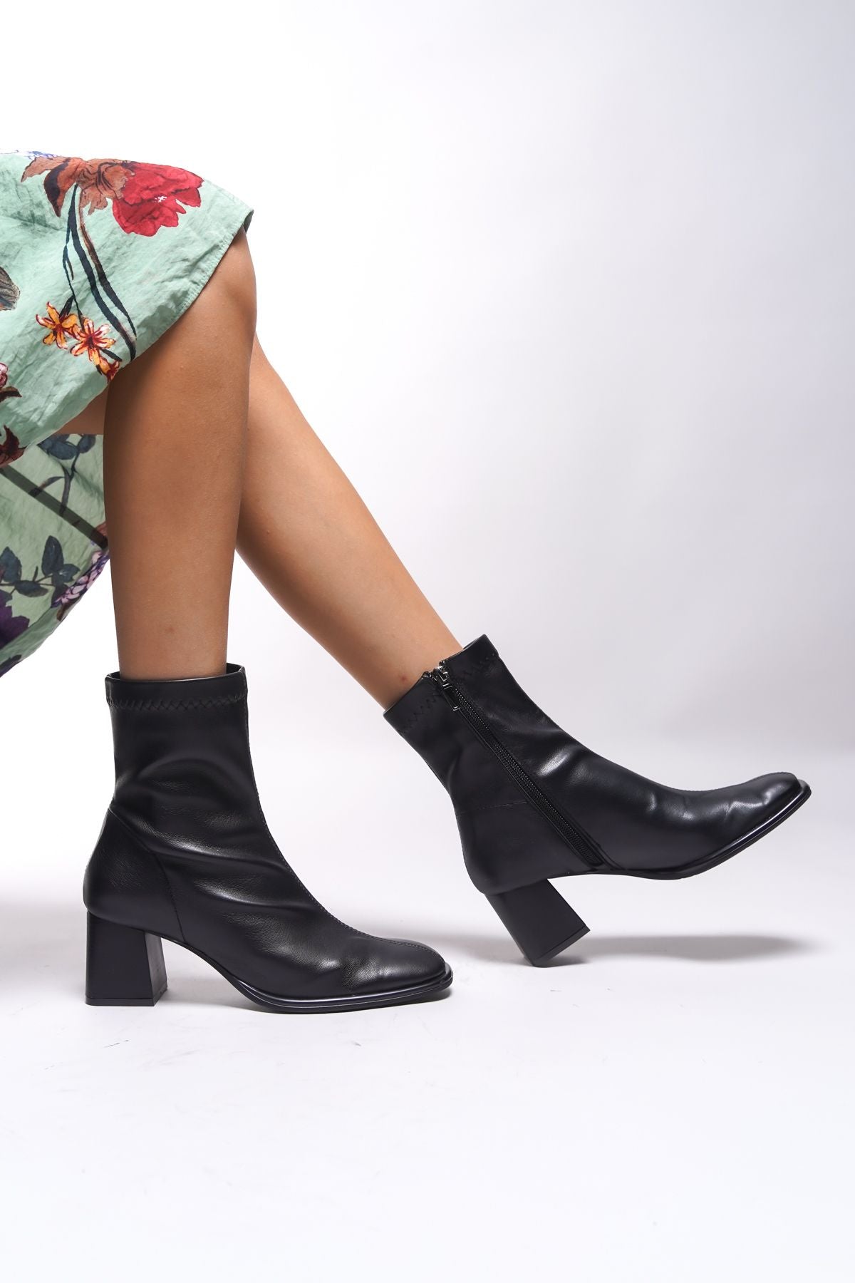 Laezaen woman heeled stretch boat black