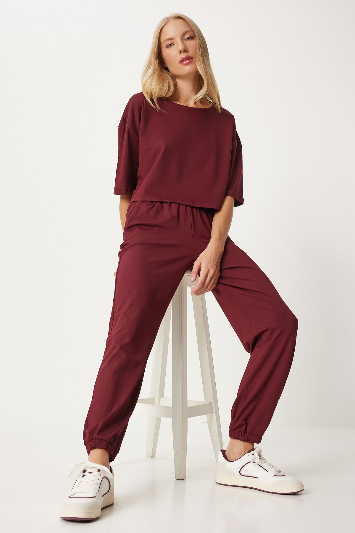 Female Bordeaux Crop T-Shirt Jogger Lad Weave Service Set FN03316