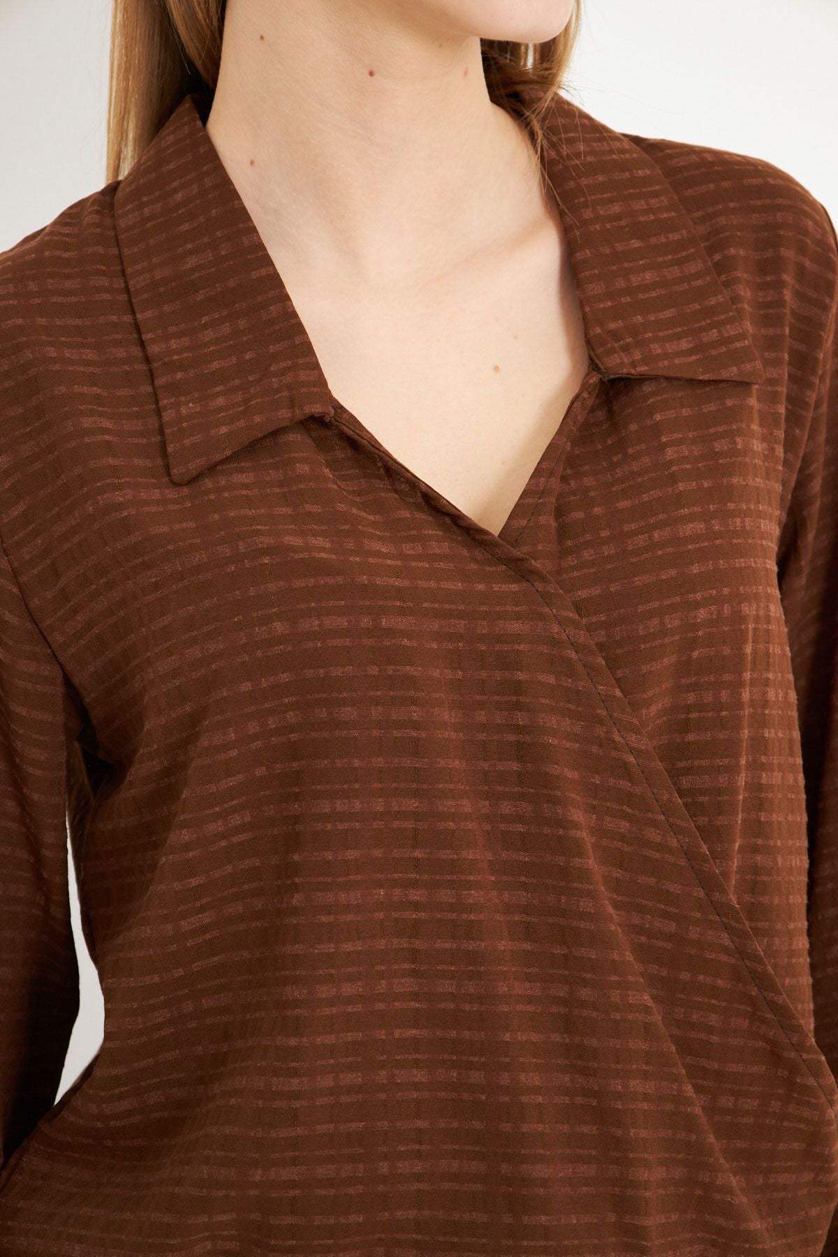 Women's coffee arm and waist-tire-collar cruve blouse ARM-25K001041