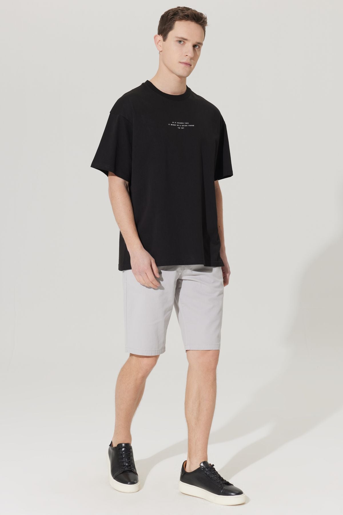 Slim fit narrow cutting side pocket chino shorts