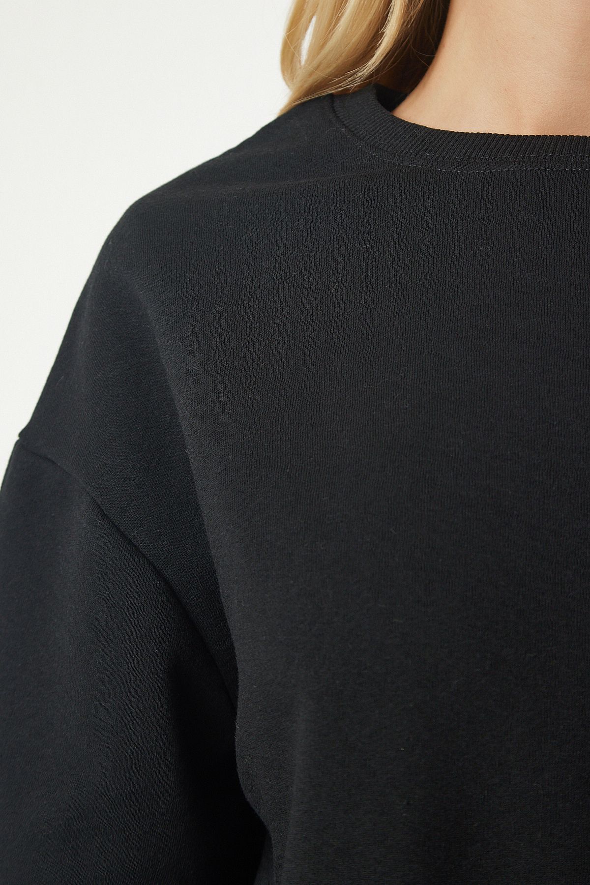 Female Black Shardon Crop Sweatshirt UB00179