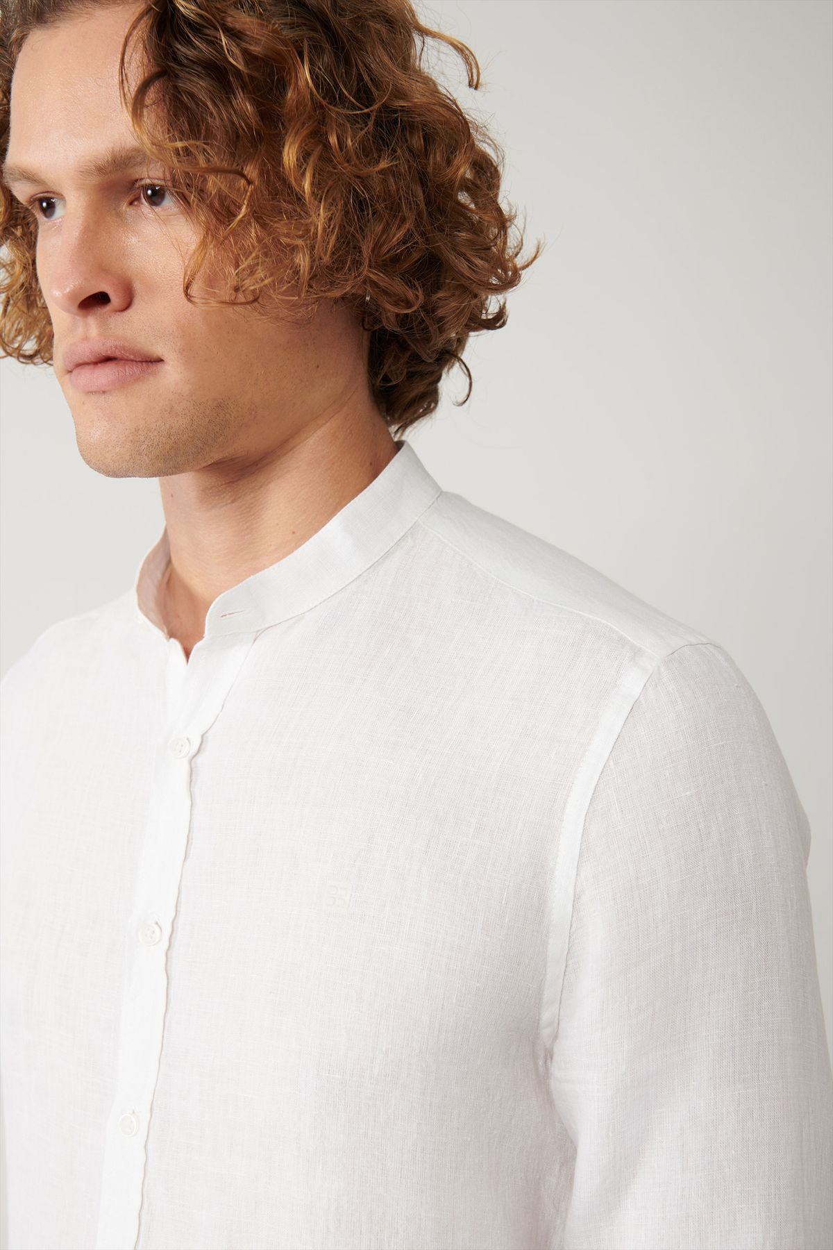 Men's white judge collar linen mixed shirt B002027