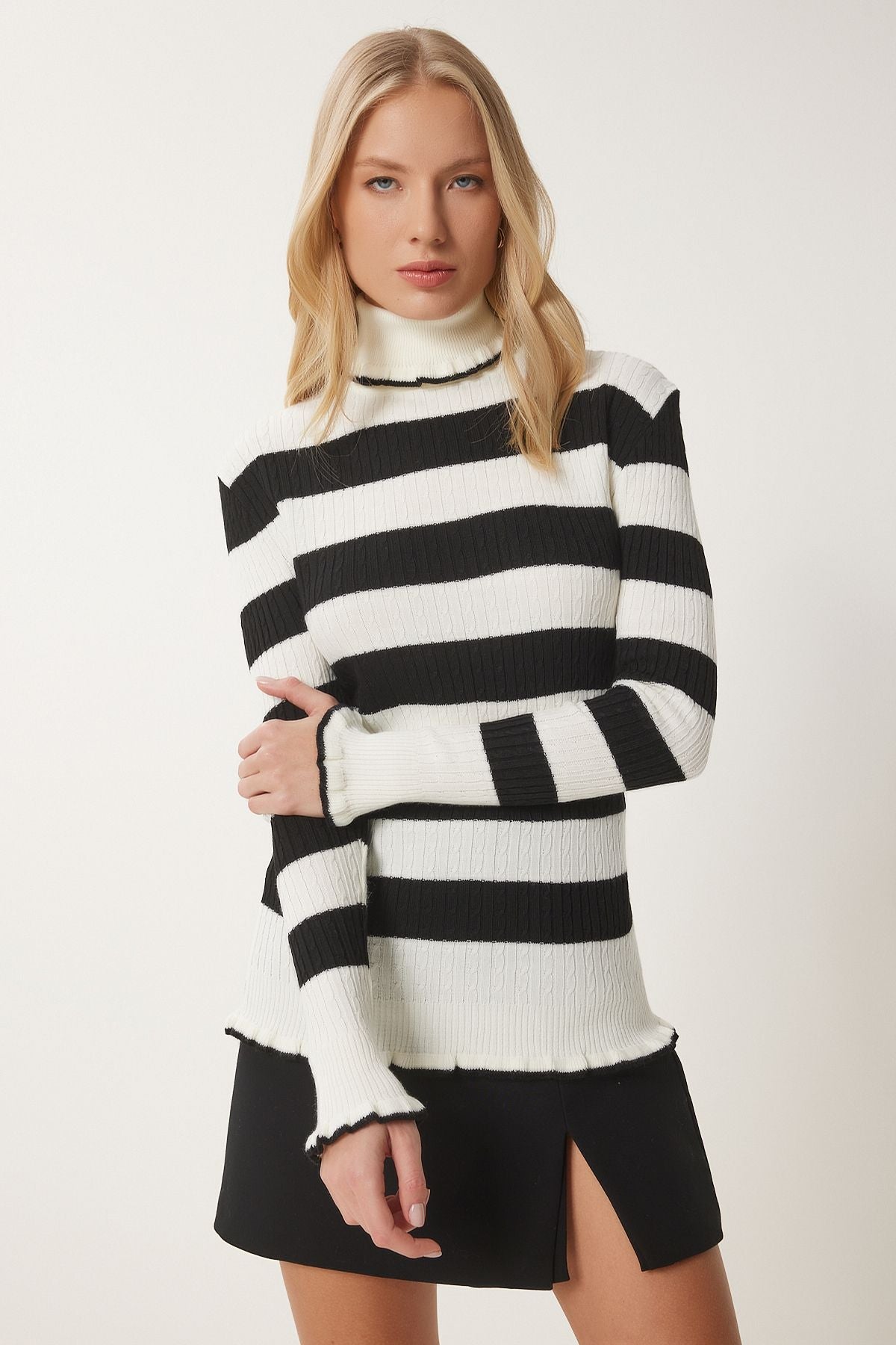 WOMEN ECRU Black Fisherman Yaka Ruffled Triko Sweater DD01269