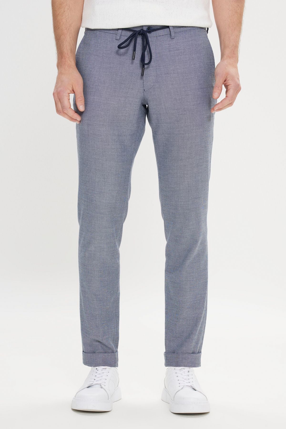 Men's navy blue slim fit narrow cutting side pocket with a waist -tied patterned pants