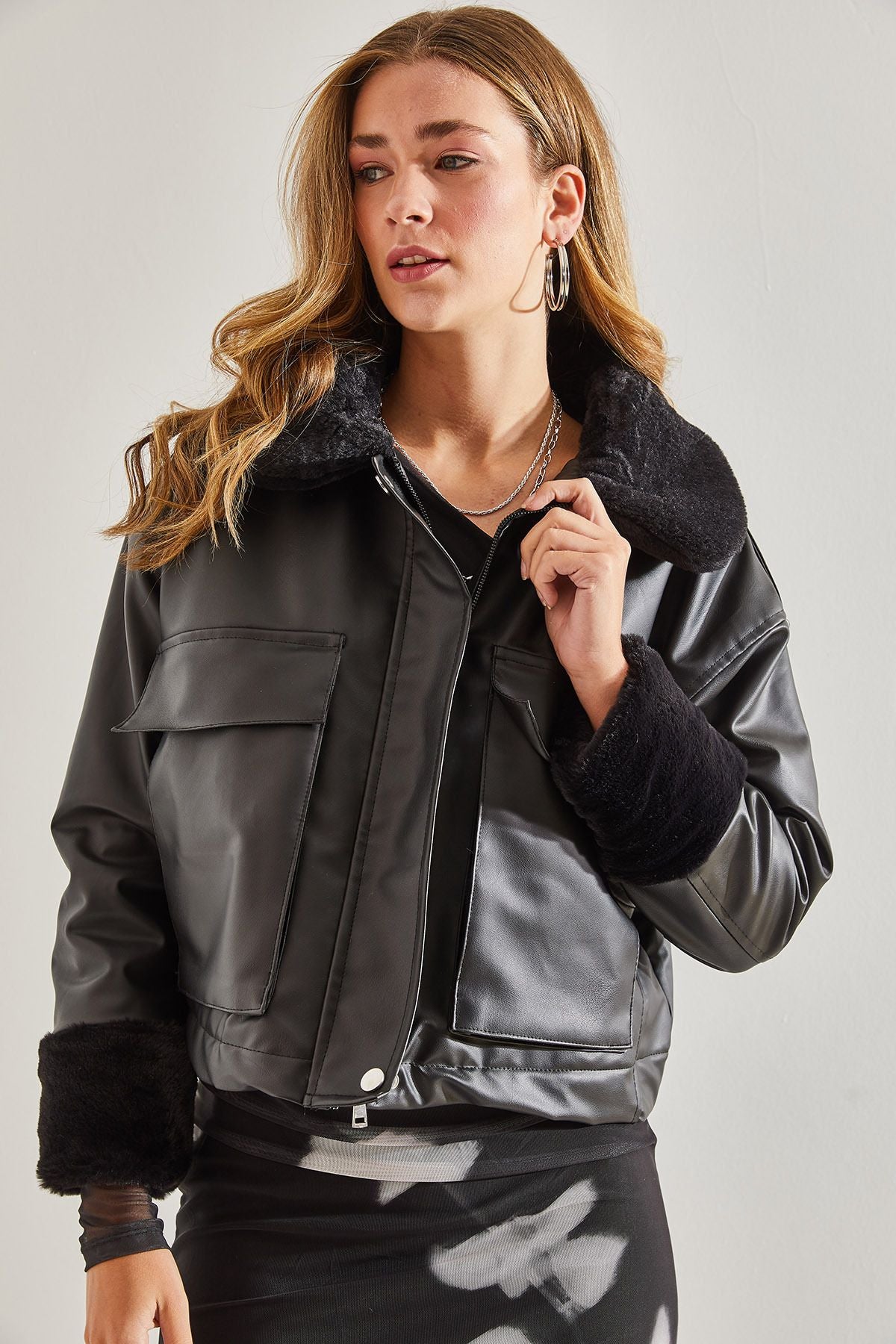 Female bellows pocket leather coat