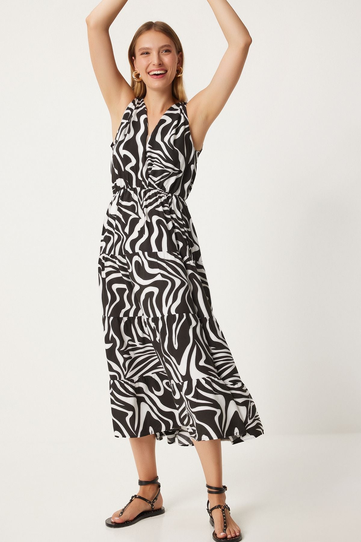 Female black and white patterned V -neck summer viscose dress CI00110