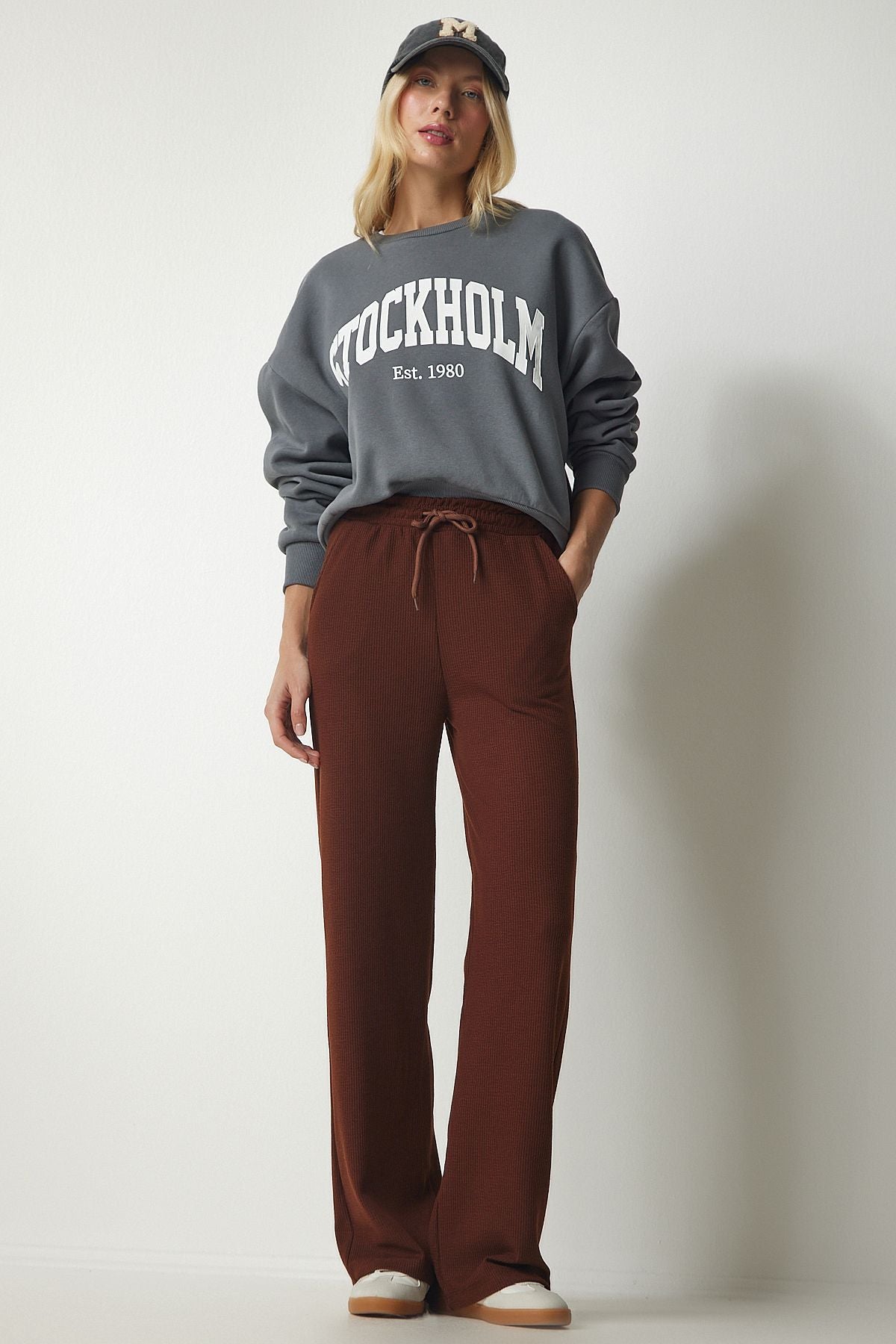 Female Brown Pocket Kashkorse Service Six Mc00219