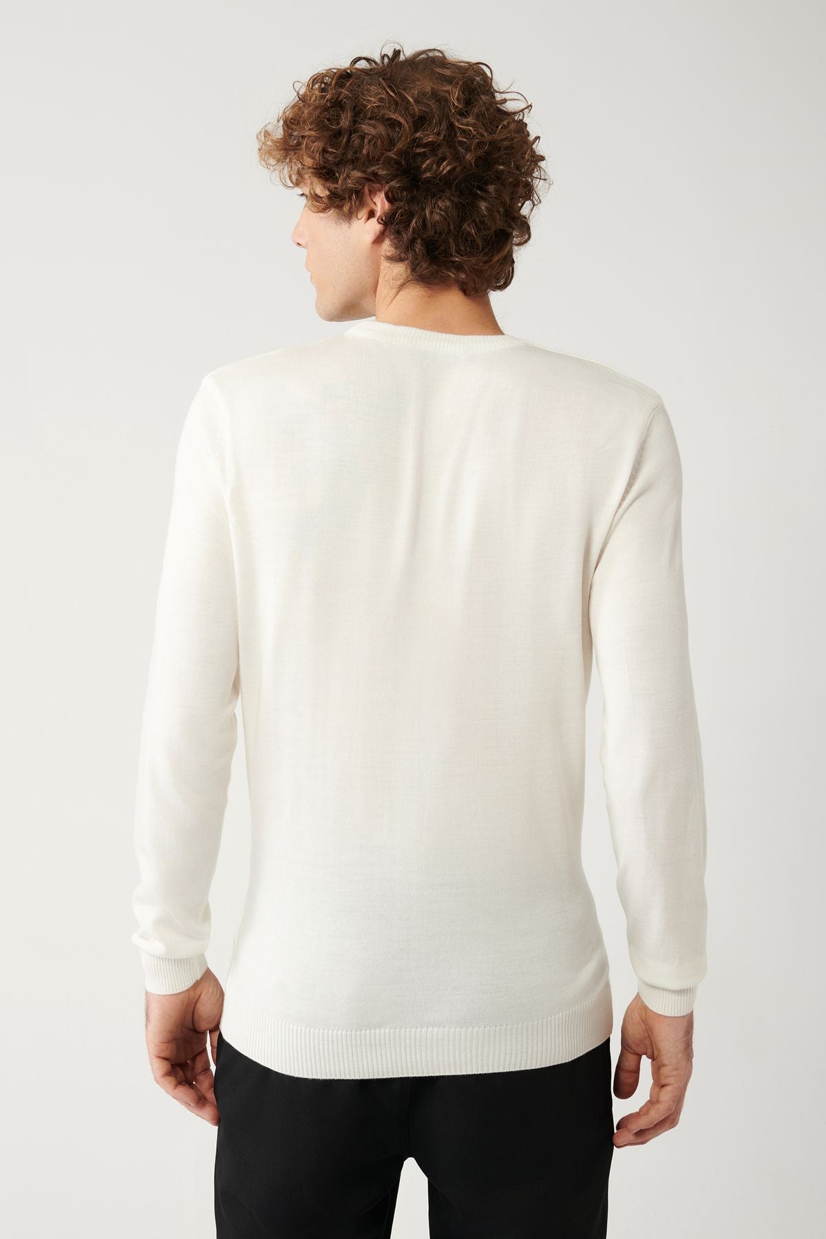 Men's white bike collar feathered knitwear sweater E005000