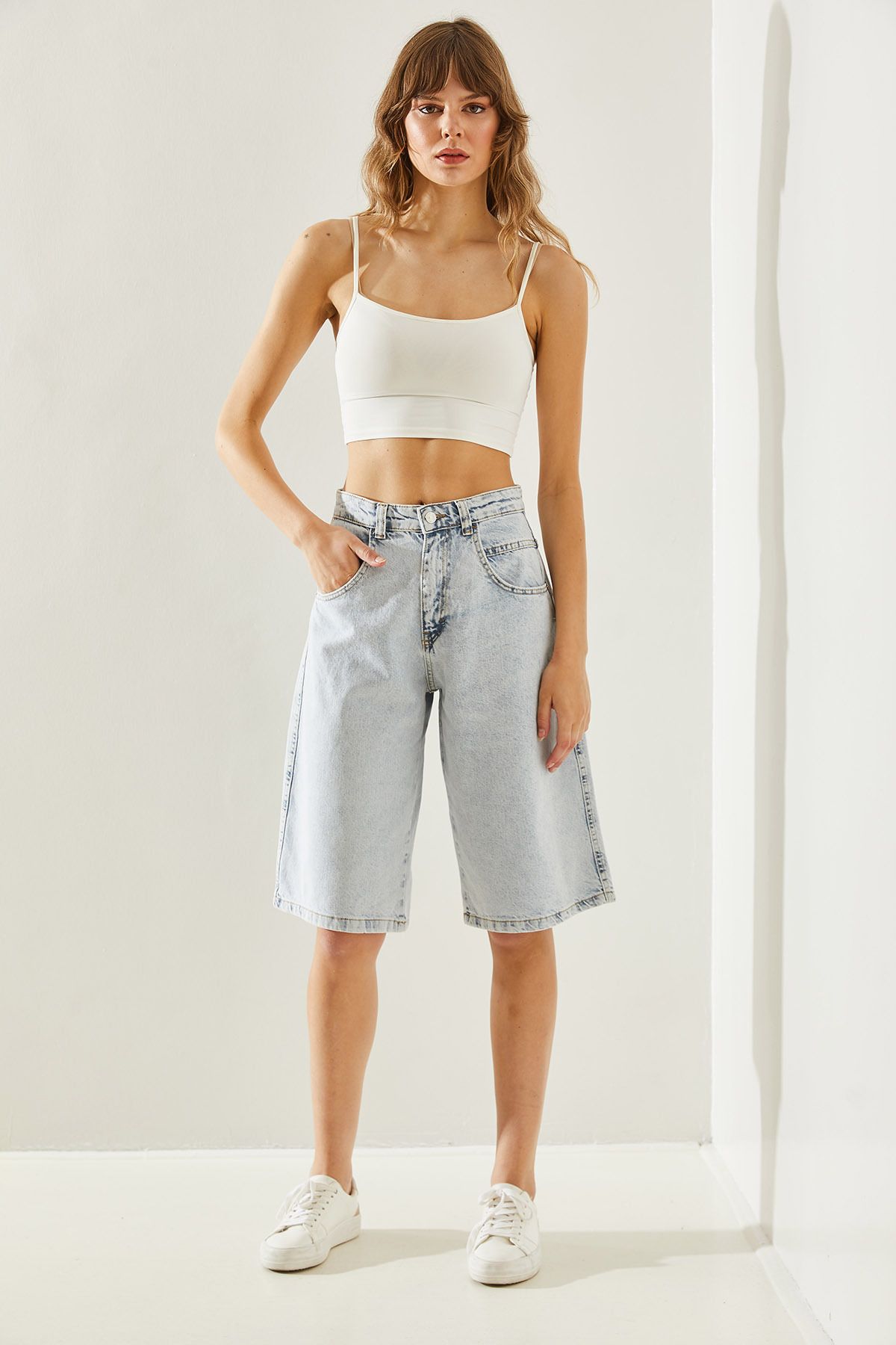 WOMEN'S Snow Washing Rear Belt Detail Baggy Shabby Shorts 60251174